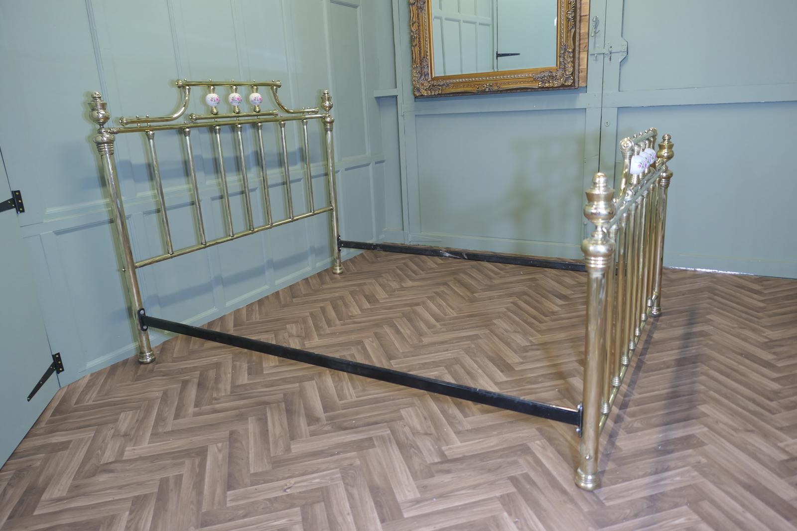 Large Pretty King Size Brass Bed (1 of 7) Large Pretty King Size Brass Bed (1 of 7)