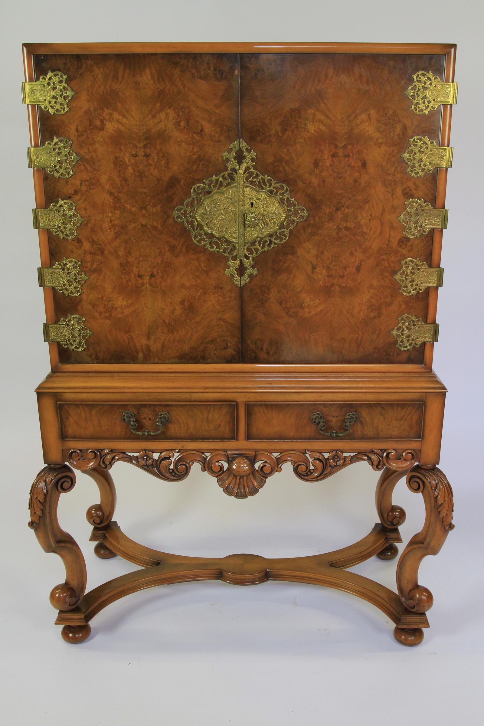 Fine Burr Walnut William & Mary Style Cocktail Cabinet (1 of 13)