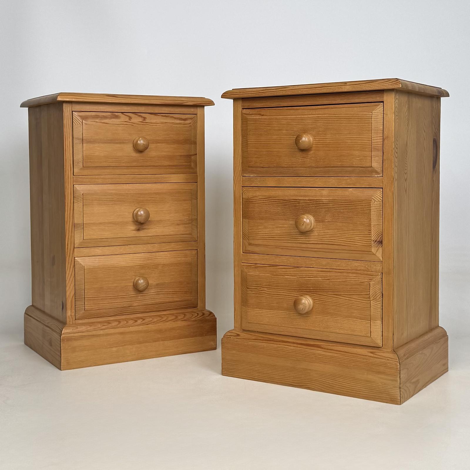 Vintage 20th Century Pair Of Pine Bedside Cabinets (1 of 12) Vintage 20th Century Pair Of Pine Bedside Cabinets (1 of 12)
