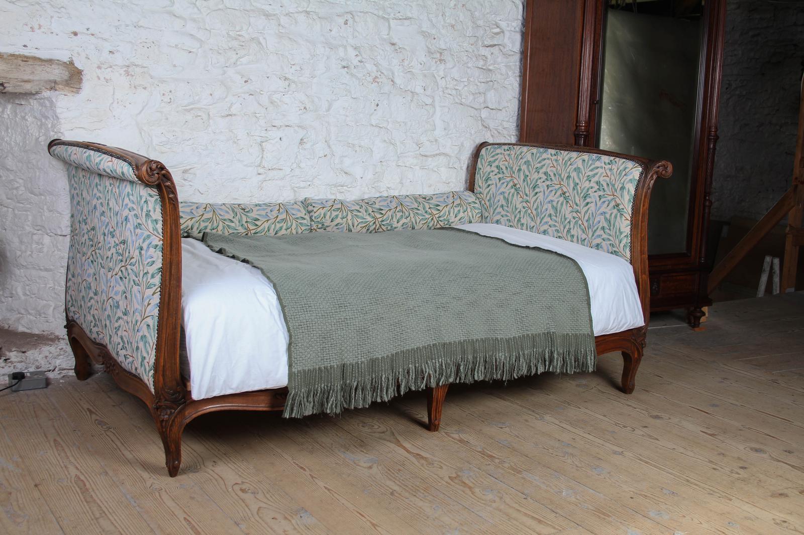 Gorgeous Louis XV Style Newly Upholstered Sleigh Day Bed (1 of 15) Gorgeous Louis XV Style Newly Upholstered Sleigh Day Bed (1 of 15)