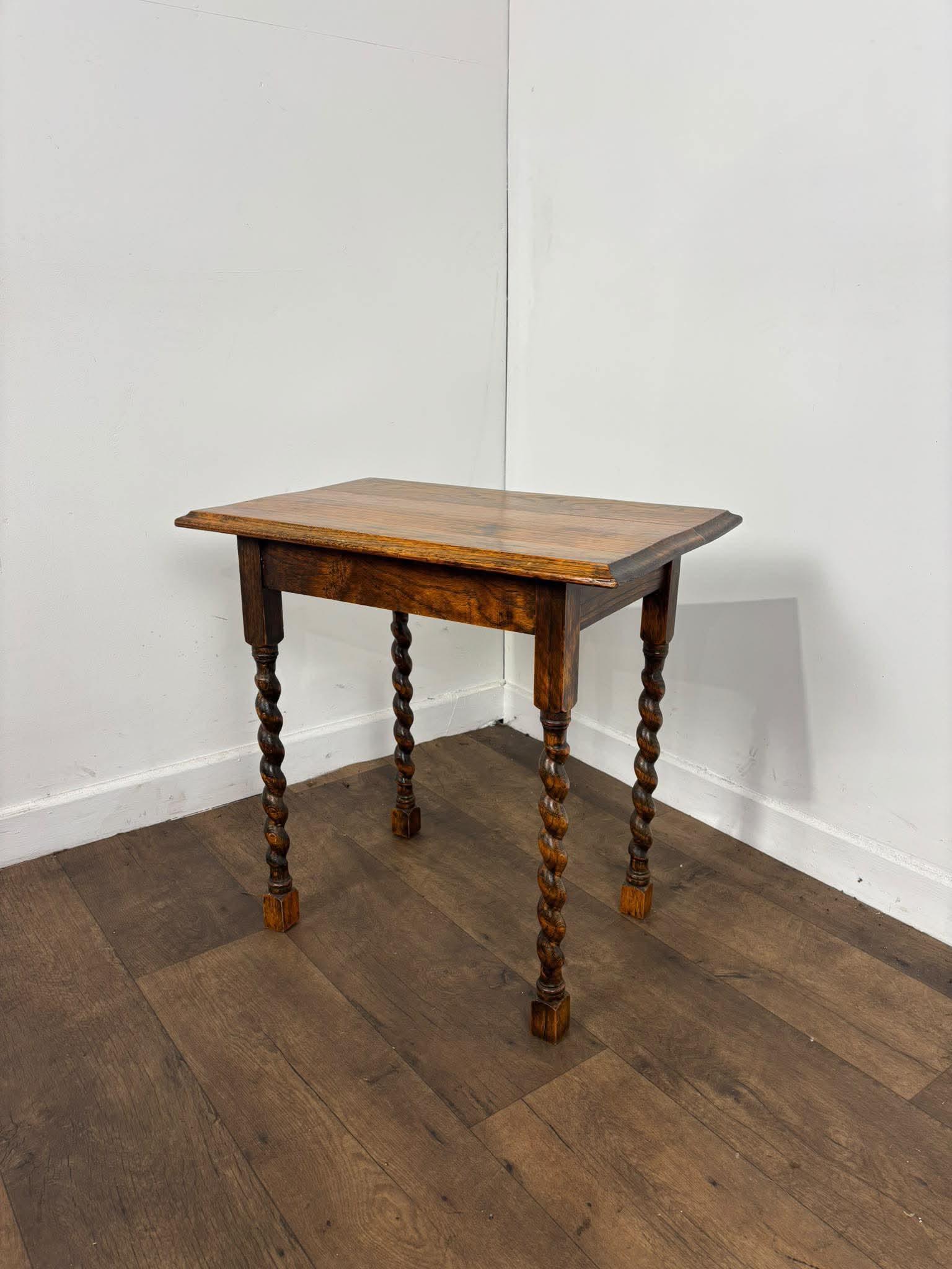 Vintage Oak Side Table with Barley Twist Legs (1 of 12) Vintage Oak Side Table with Barley Twist Legs (1 of 12)
