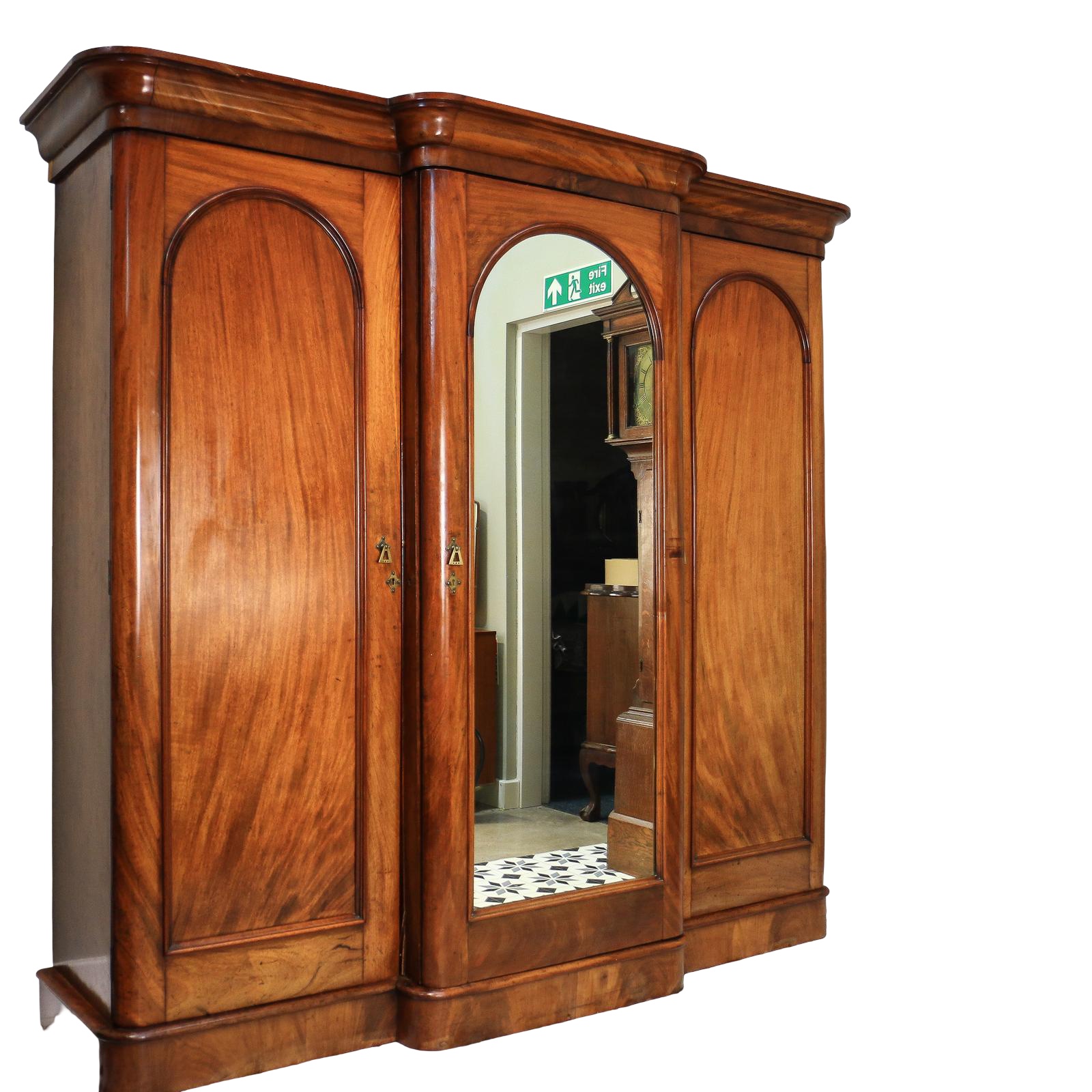 Antique Victorian Breakfront Fitted Triple Wardrobe in Mahogany (1 of 24) Antique Victorian Breakfront Fitted Triple Wardrobe in Mahogany (1 of 24)