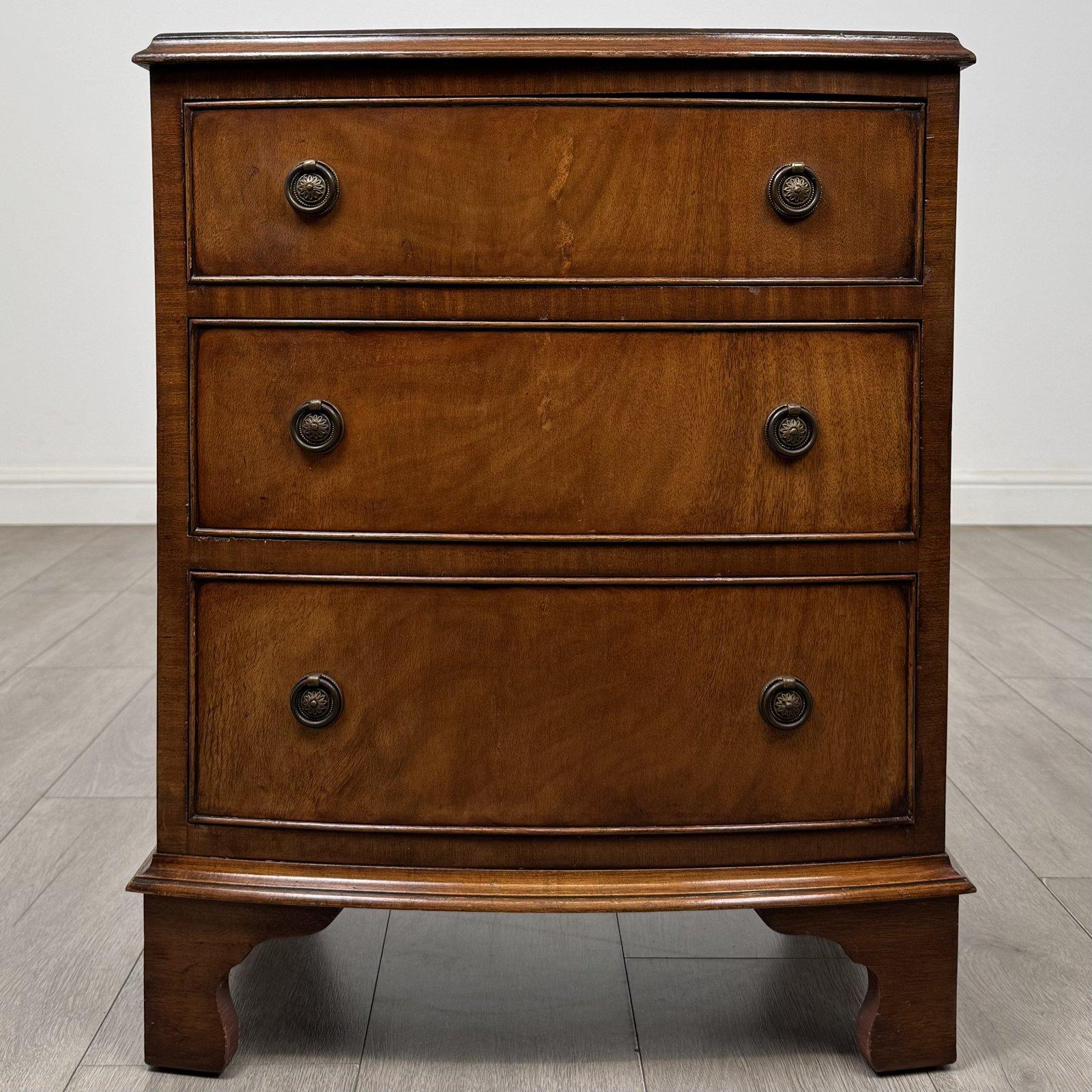 Antique Small Mahogany Bow Front Chest of Drawers | Bracket Feet | AF-6523 (1 of 11) Antique Small Mahogany Bow Front Chest of Drawers | Bracket Feet | AF-6523 (1 of 11)