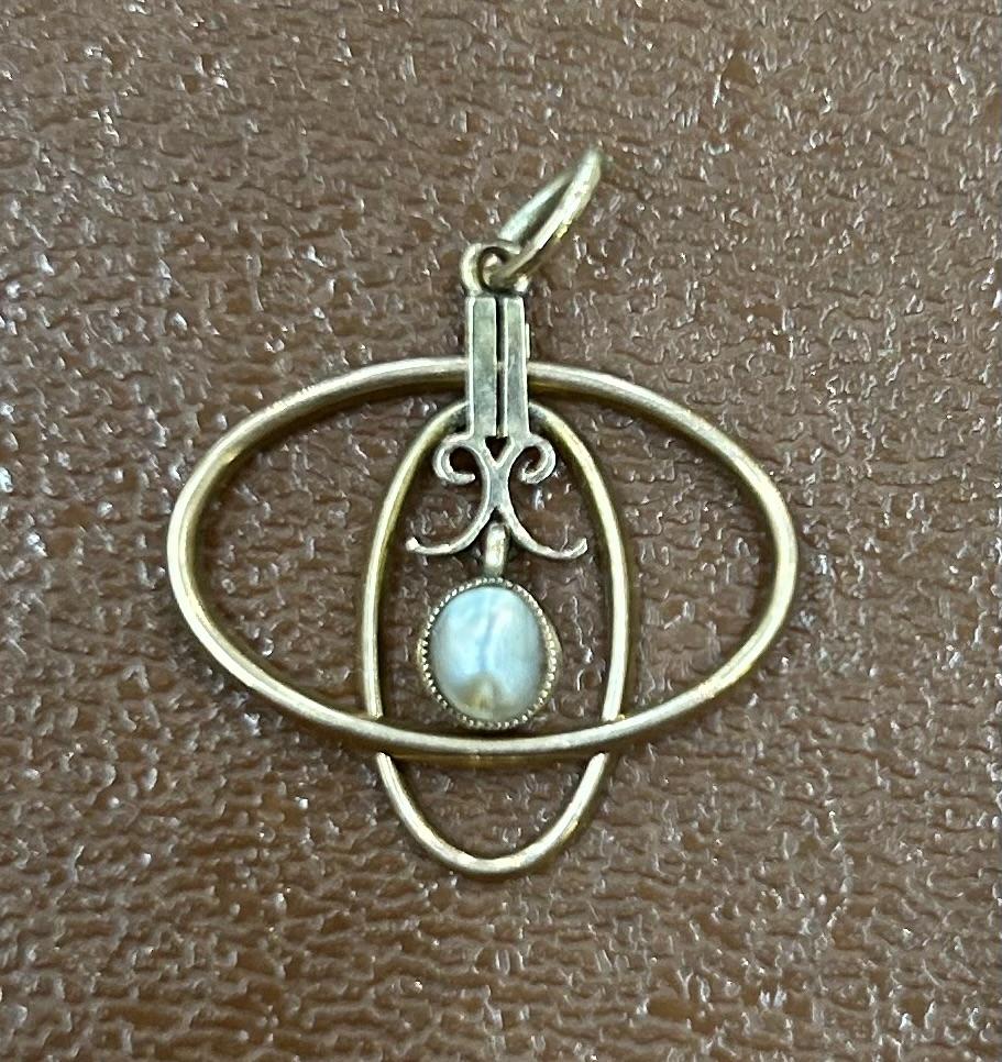 9ct Gold Pearl Drop Pendant (1 of 2)