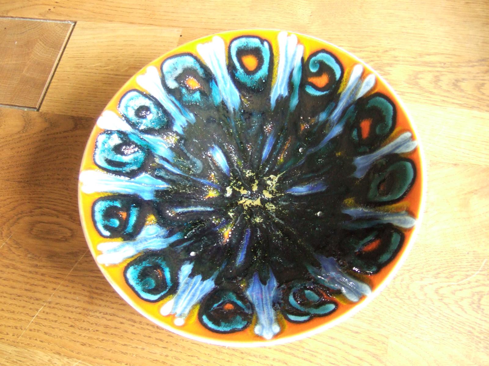 Poole Pottery Bowl in Blue & Orange 1960s/1970s (1 of 4) Poole Pottery Bowl in Blue & Orange 1960s/1970s (1 of 4)