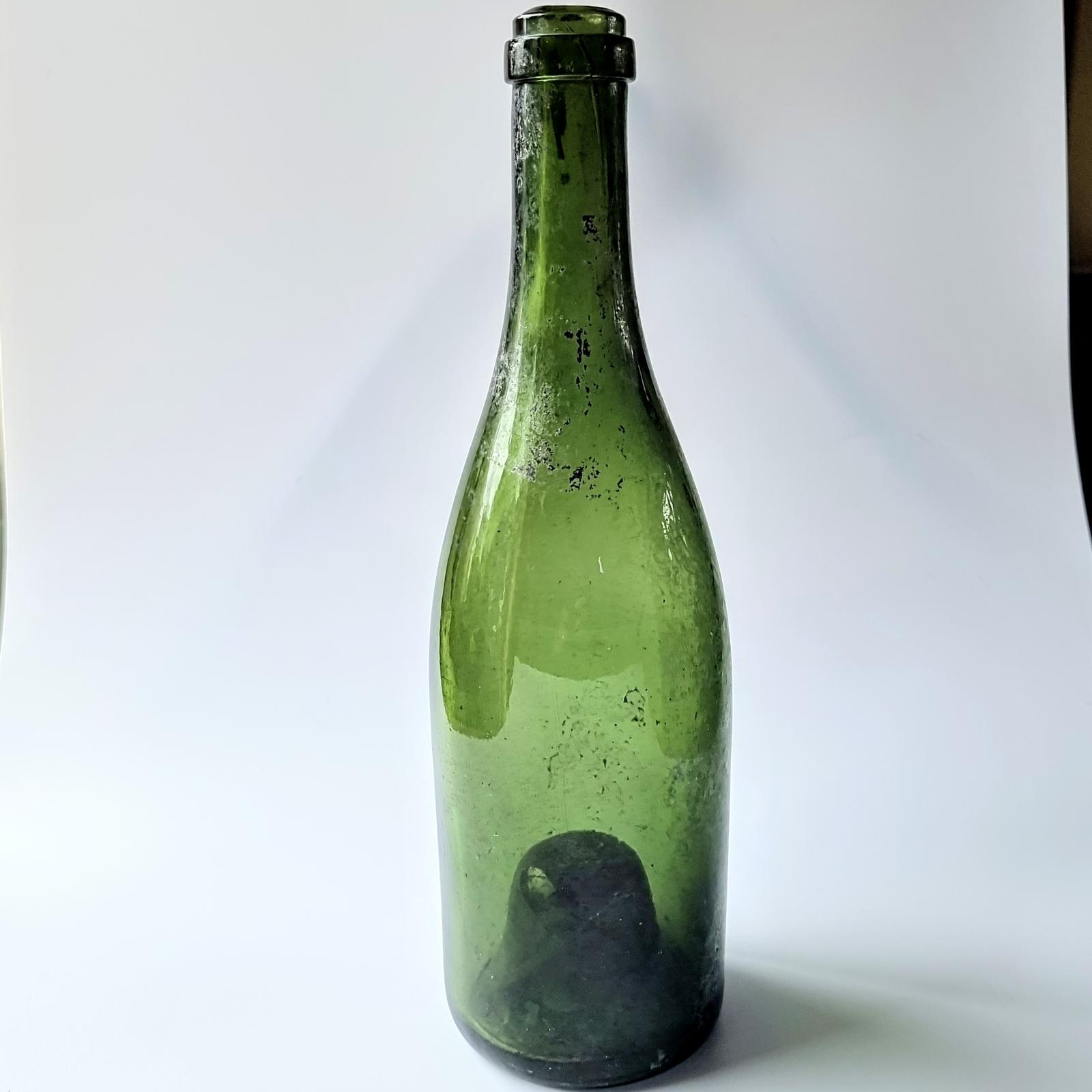 Cylindrical Wine Bottle Late c.1870 (1 of 4)