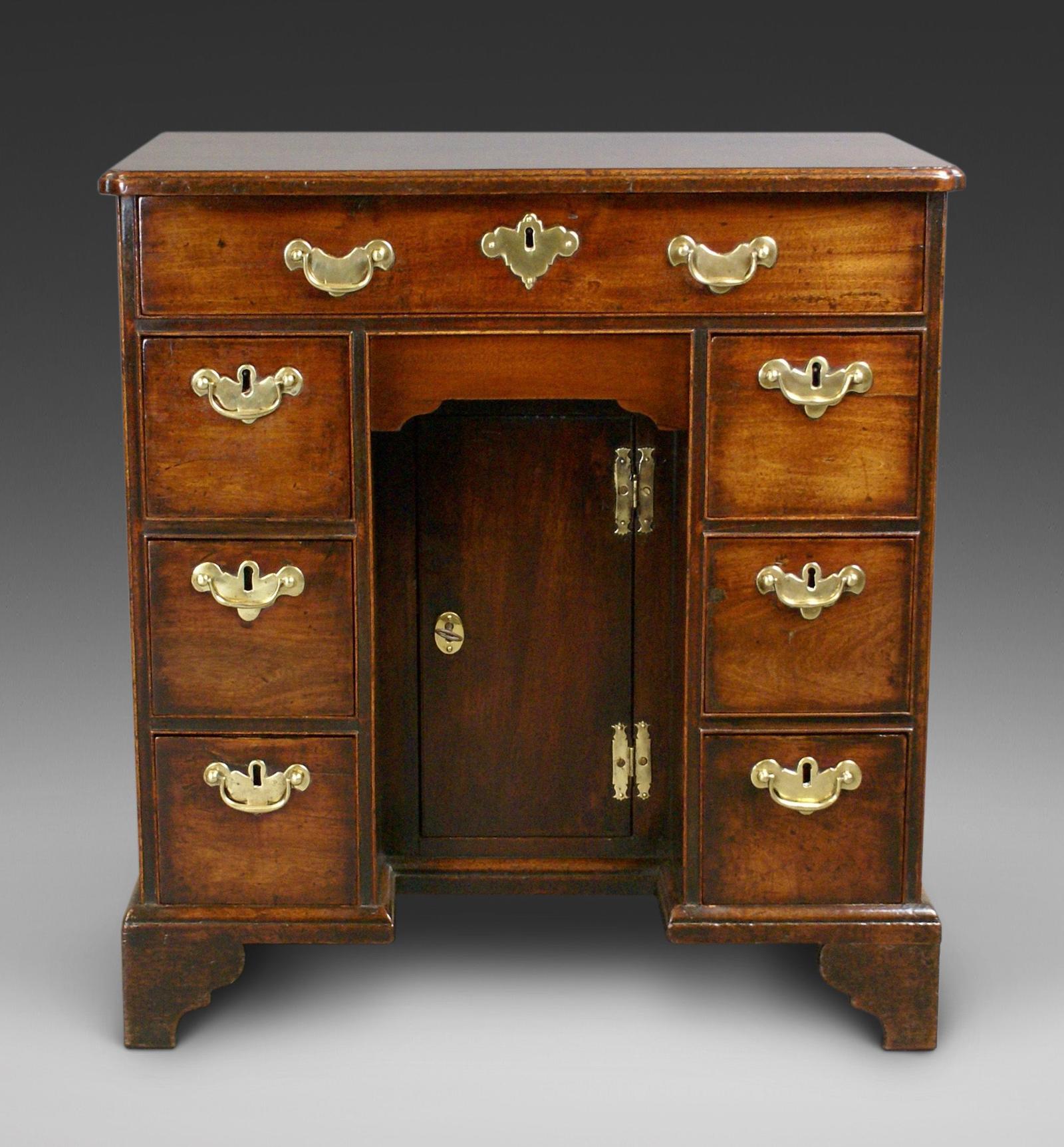 A Diminutive George II Knee-hole Desk (1 of 8) A Diminutive George II Knee-hole Desk (1 of 8)