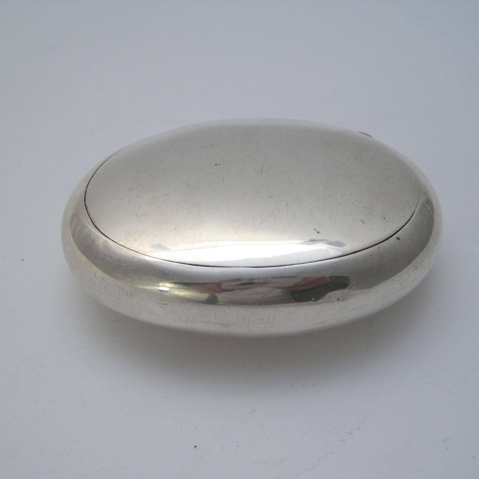Chester Silver Pebble Shaped Tobacco or Trinket Box (1 of 6) Chester Silver Pebble Shaped Tobacco or Trinket Box (1 of 6)