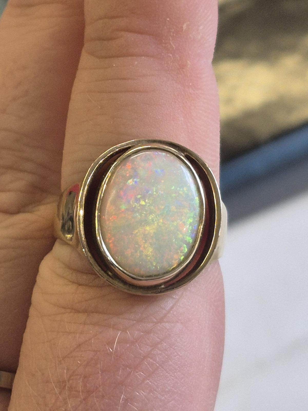 Unusual 9ct Opal Ring Size T (1 of 7)