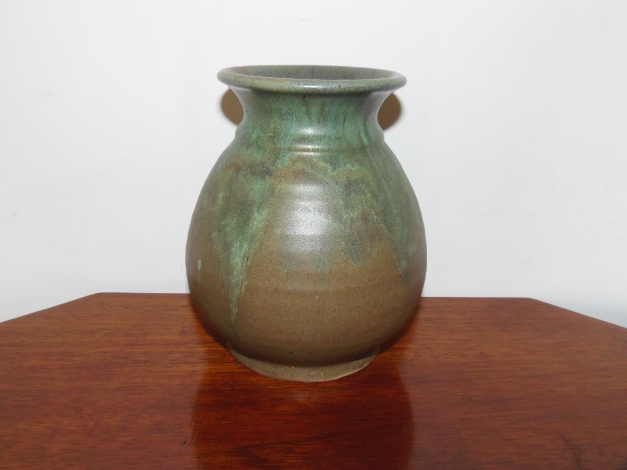Upchurch Pottery Squat Vase (1 of 9)
