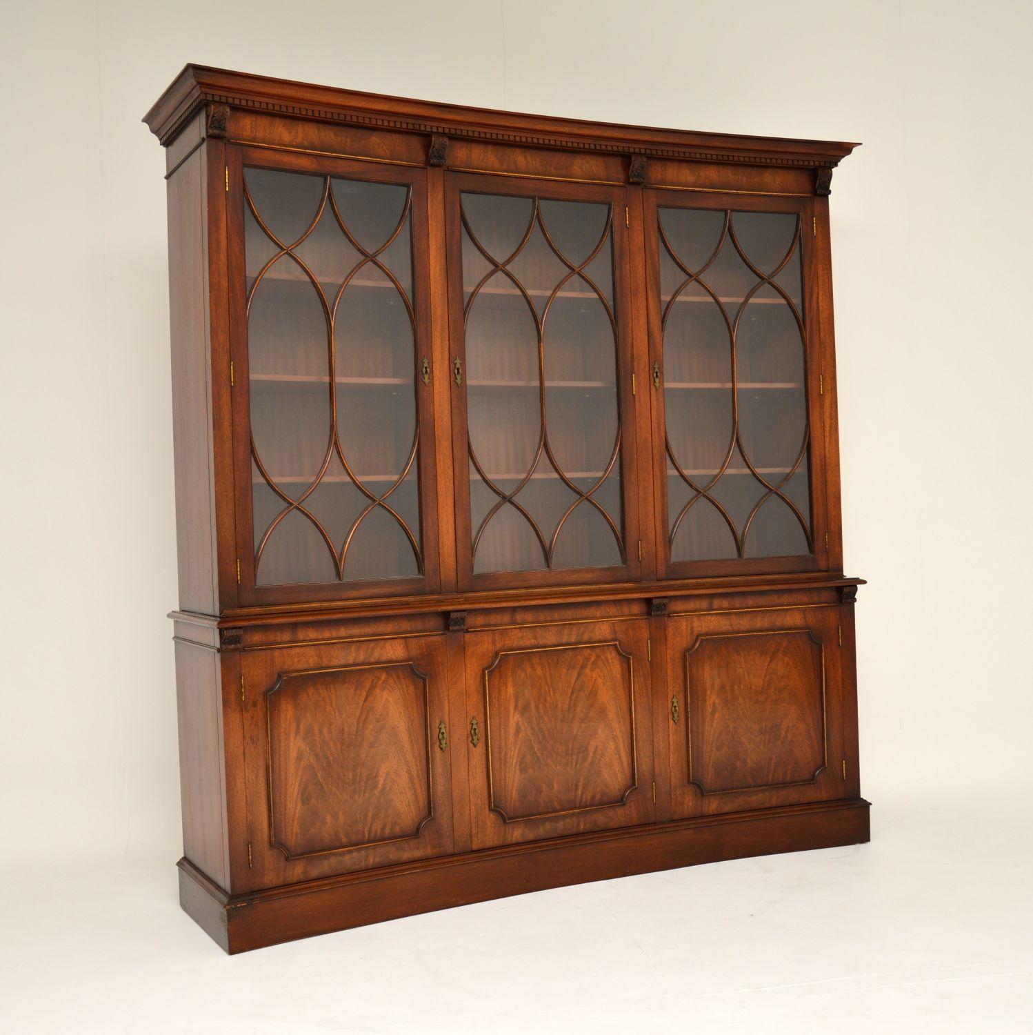 Regency Style Mahogany Concave Front Bookcase (1 of 9) Regency Style Mahogany Concave Front Bookcase (1 of 9)