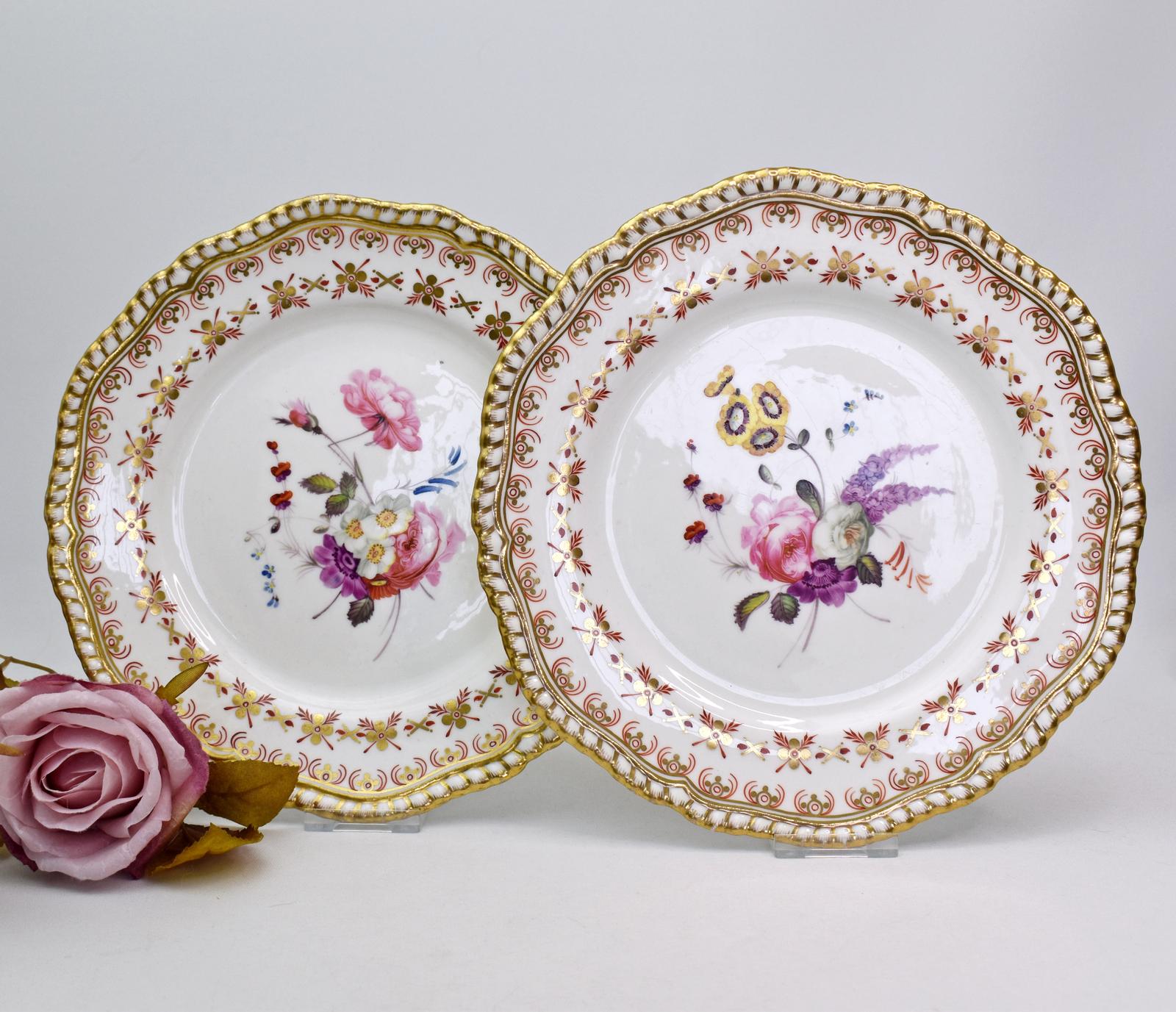Pair of Spode Felspar Porcelain Dessert Plates, Pattern No. 4033 1825-1830 (1 of 9) Pair of Spode Felspar Porcelain Dessert Plates, Pattern No. 4033 1825-1830 (1 of 9)