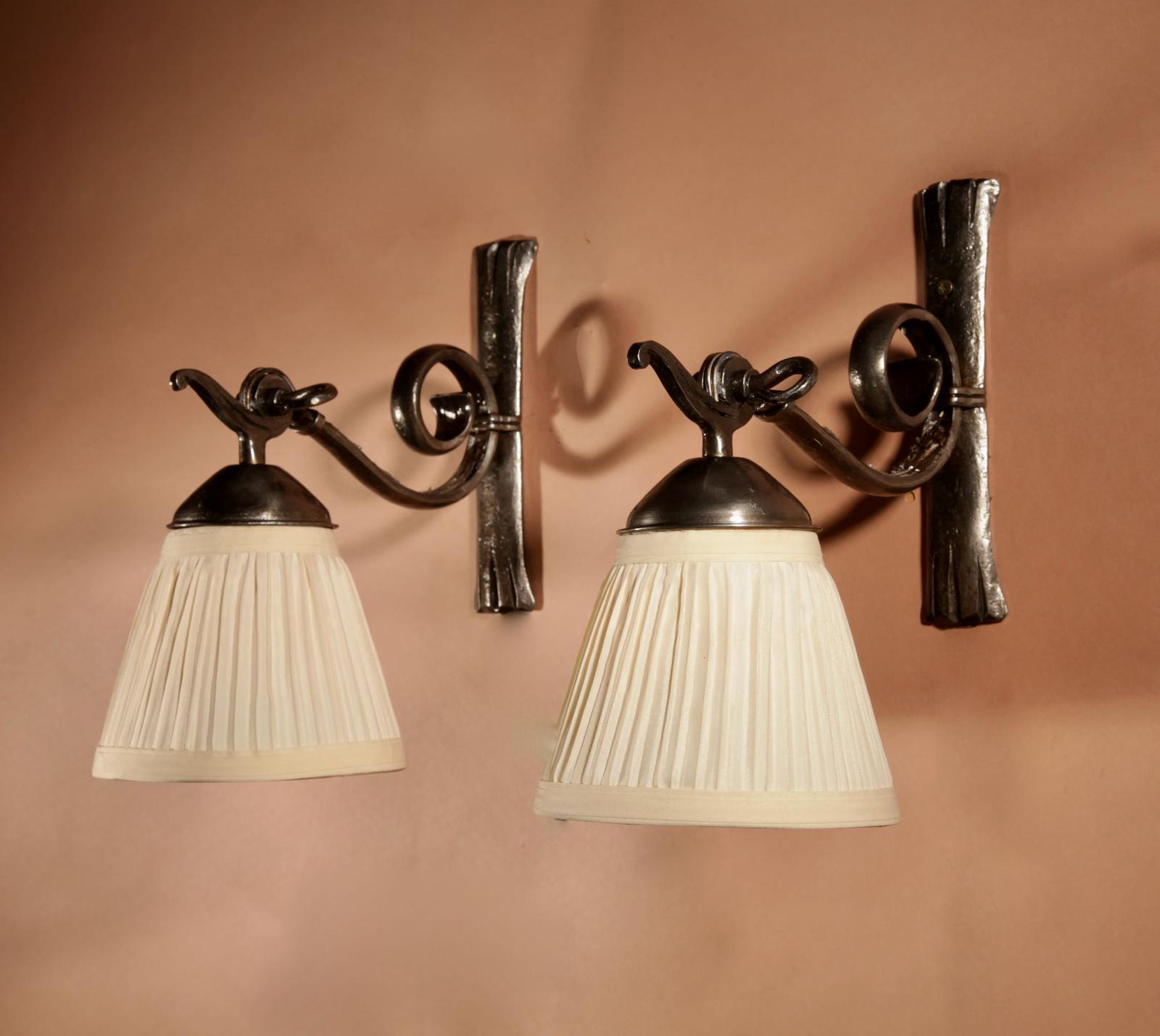 Art Deco Period Pair of Wrought Iron Adjustable Elegant Wall Lights 1920-1930 (1 of 9) Art Deco Period Pair of Wrought Iron Adjustable Elegant Wall Lights 1920-1930 (1 of 9)