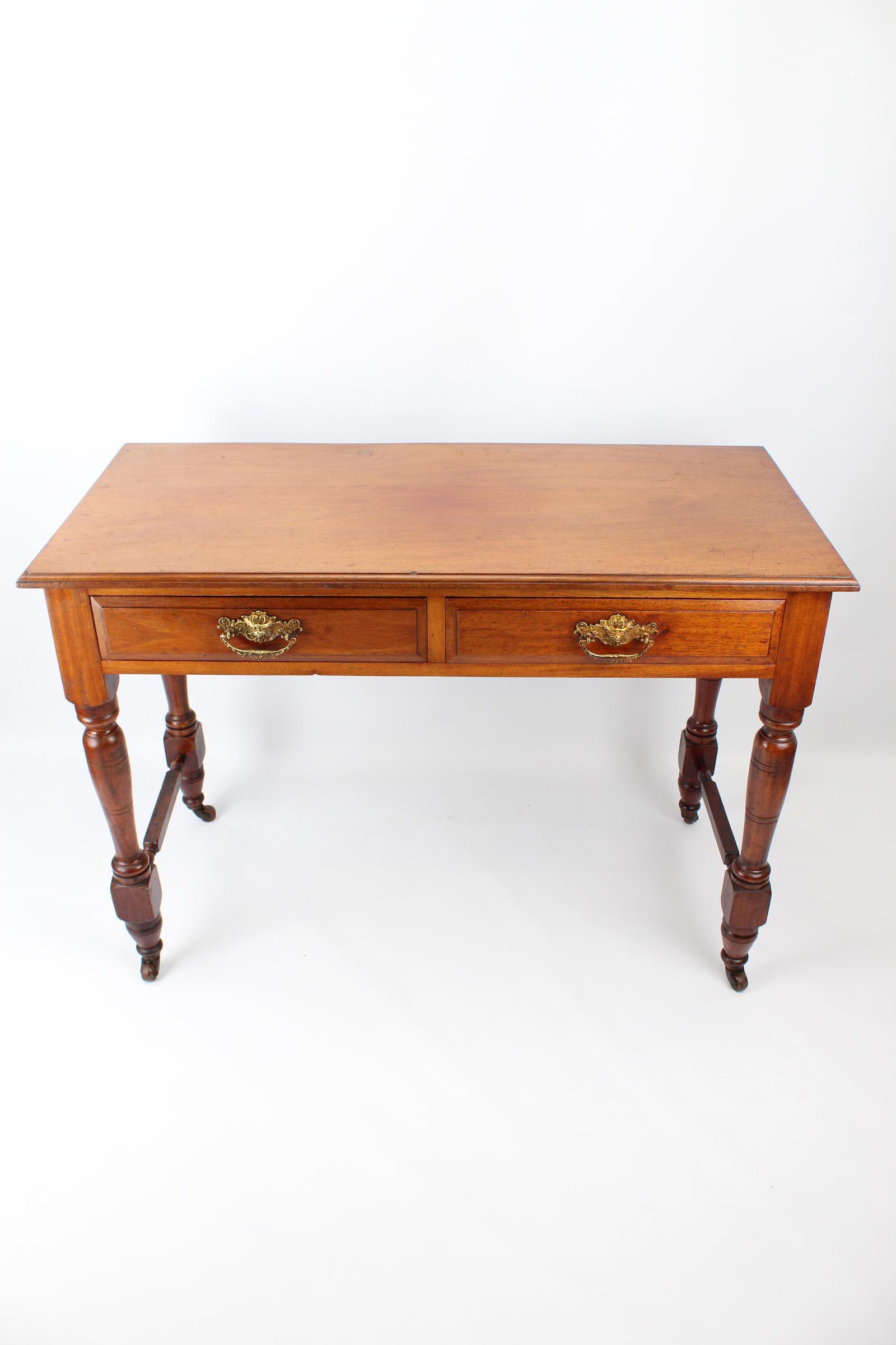Antique Victorian Mahogany Desk / Writing Table (1 of 13) Antique Victorian Mahogany Desk / Writing Table (1 of 13)