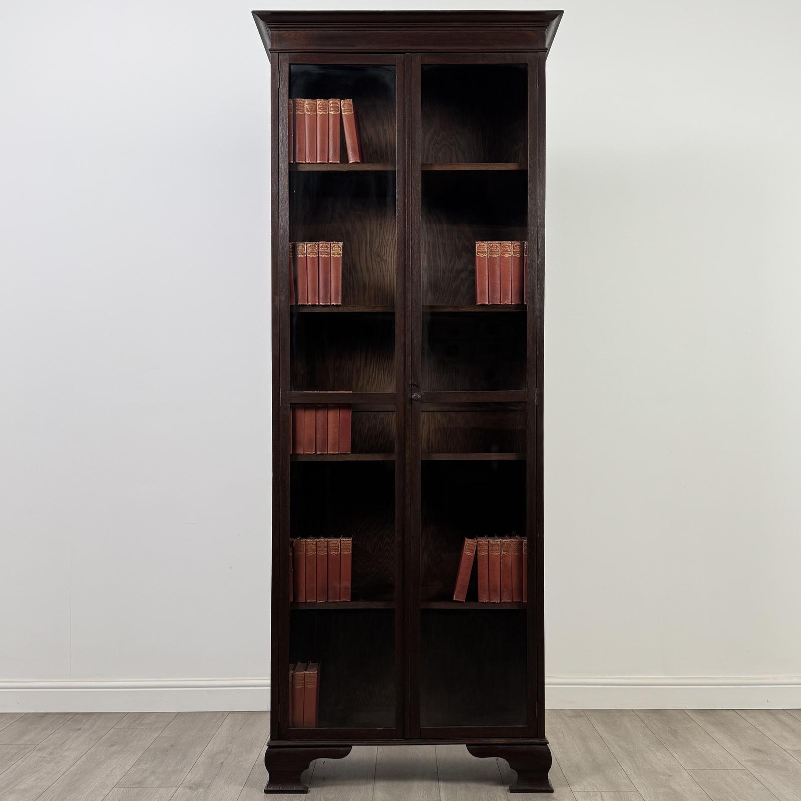 Antique 20th Century Good Quality Tall Display Cabinet in Oak (1 of 10) Antique 20th Century Good Quality Tall Display Cabinet in Oak (1 of 10)