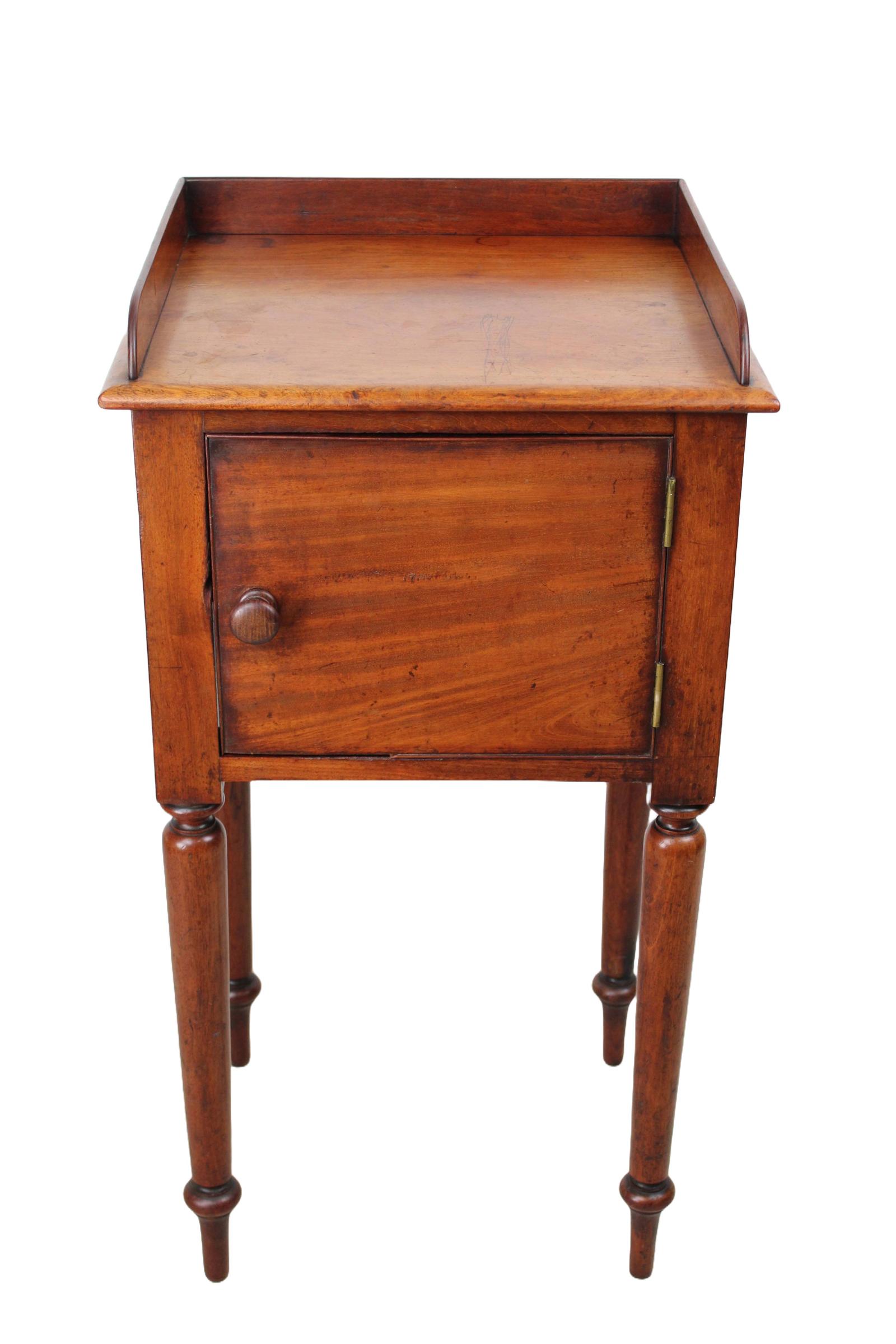 Early Victorian Mahogany Bedside Cupboard (1 of 13)