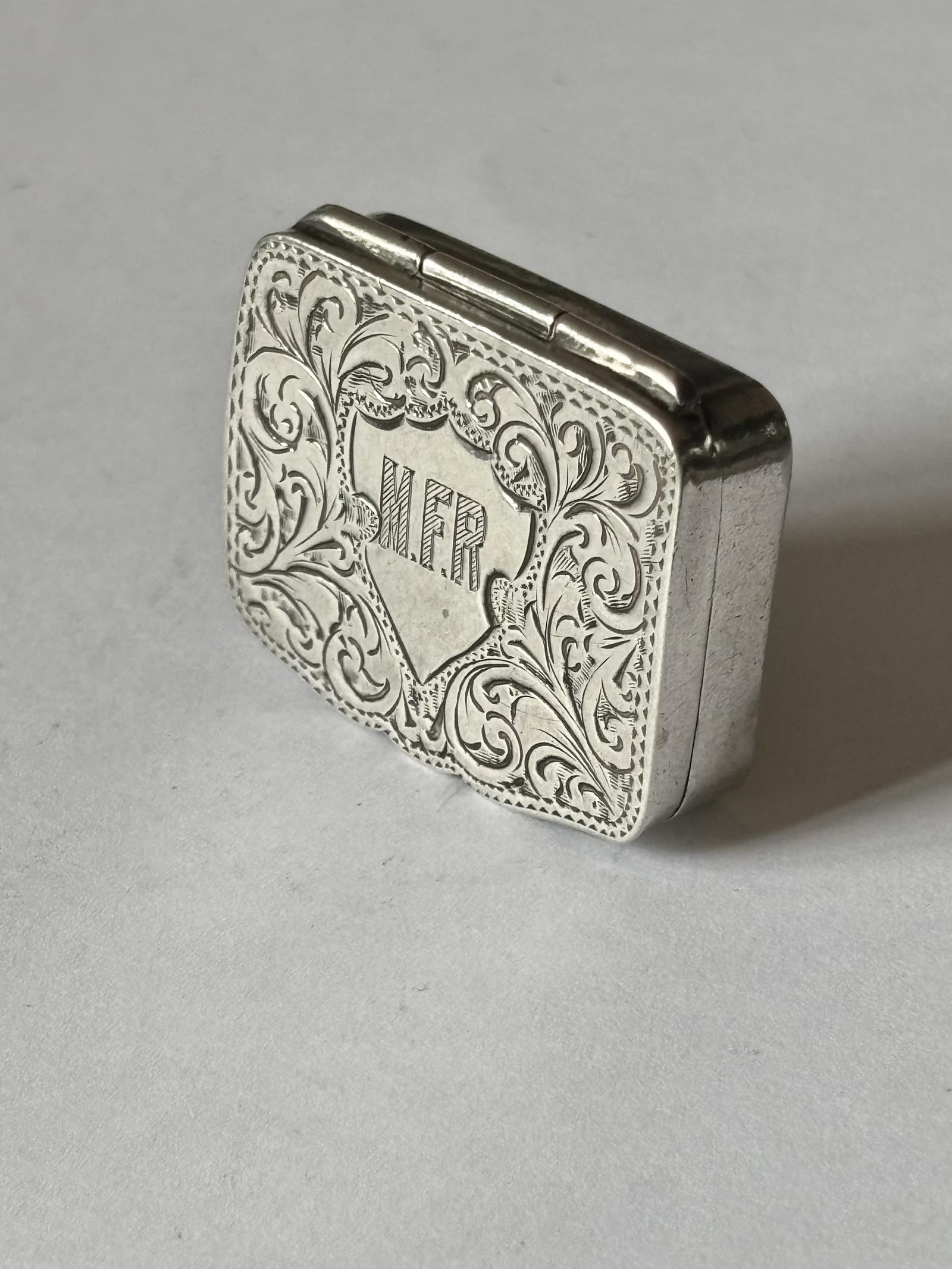 Silver Edwardian Snuff / Pill Box Birmingham 1905 Adie & Lovekin Ltd (1 of 8)