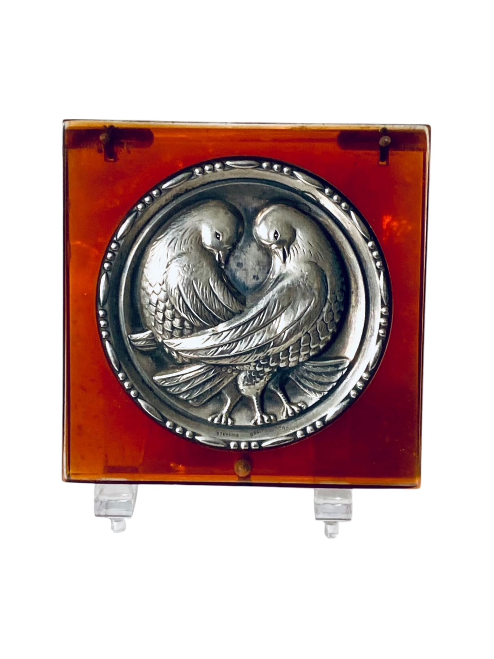 Vintage Lucite & Sterling Silver Love Birds Doves Powder Compact c.1950 (1 of 6) Vintage Lucite & Sterling Silver Love Birds Doves Powder Compact c.1950 (1 of 6)