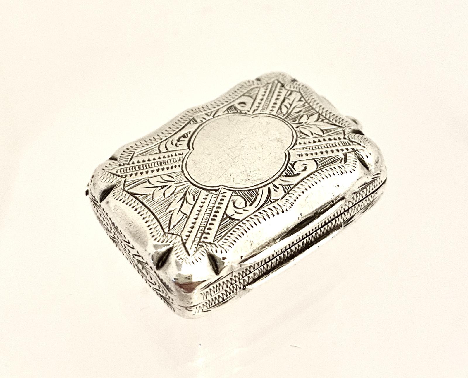 Neat Victorian Vinaigrette by Hilliard & Thomason 1880 (1 of 10)