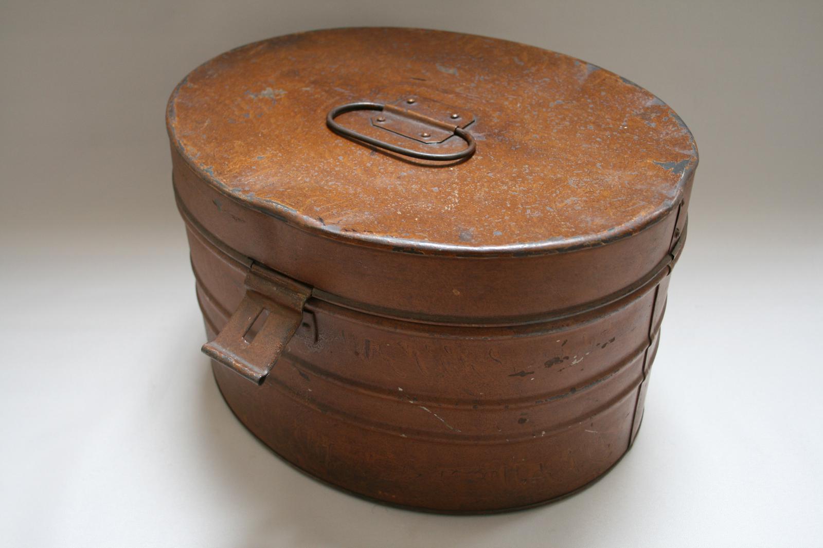 Edwardian Tin Oval Shaped Hat Box (1 of 5) Edwardian Tin Oval Shaped Hat Box (1 of 5)