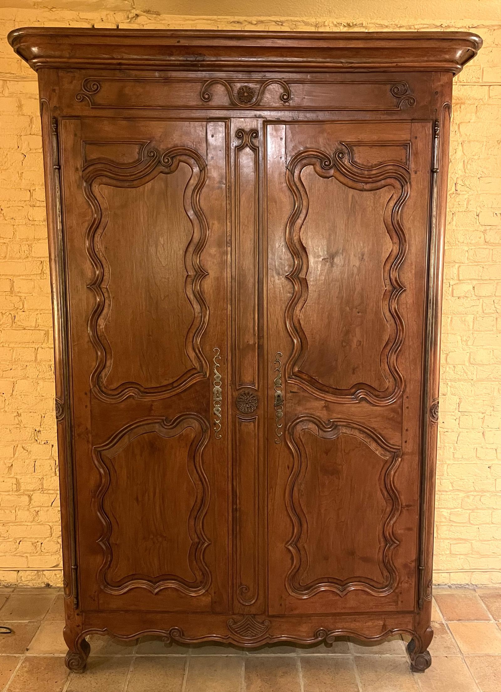 Armoire Louis XV en Noyer - 18° Siècle (1 of 11) Armoire Louis XV en Noyer - 18° Siècle (1 of 11)