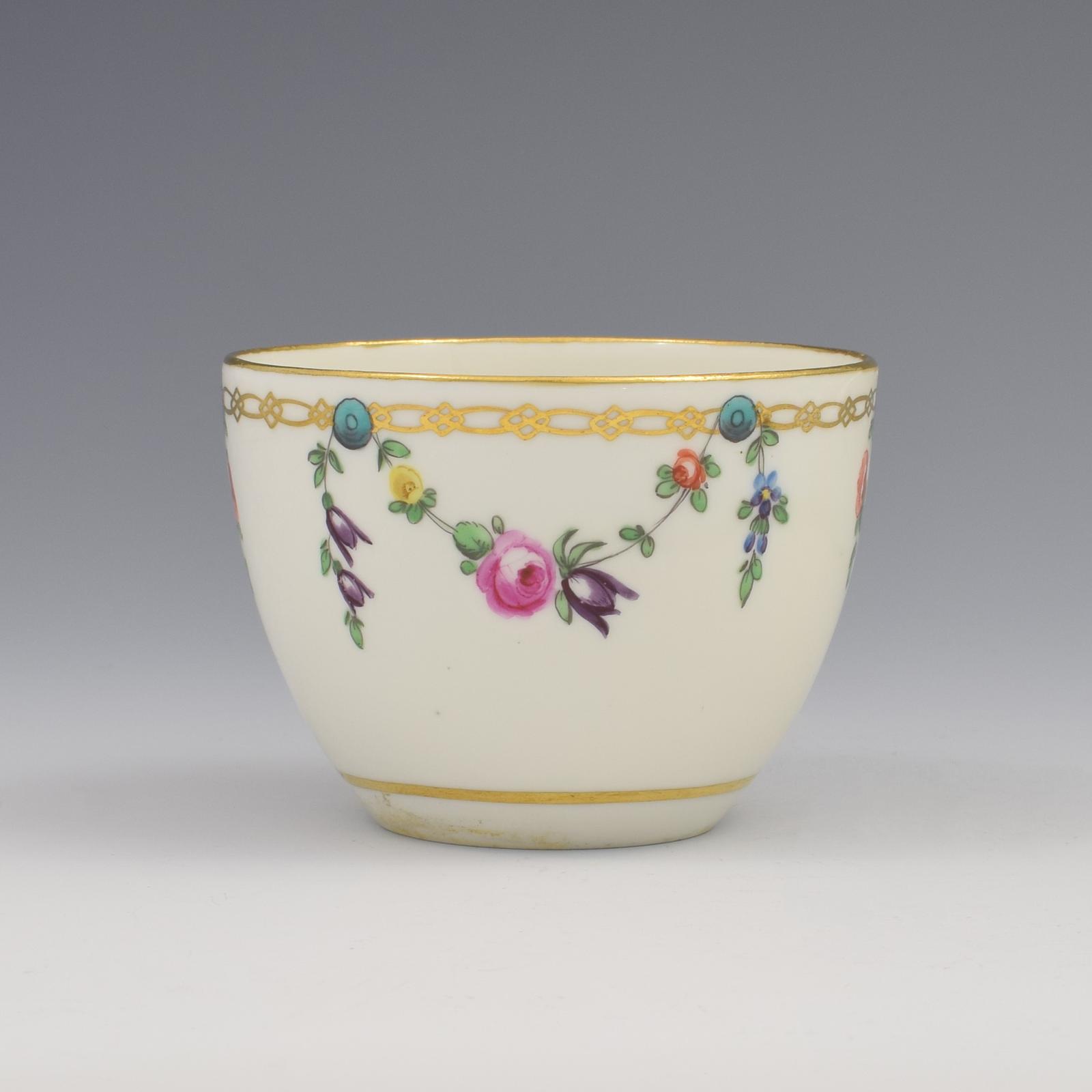 Pretty 18th Century Derby Porcelain Floral Tea Bowl c.1785 (1 of 5)