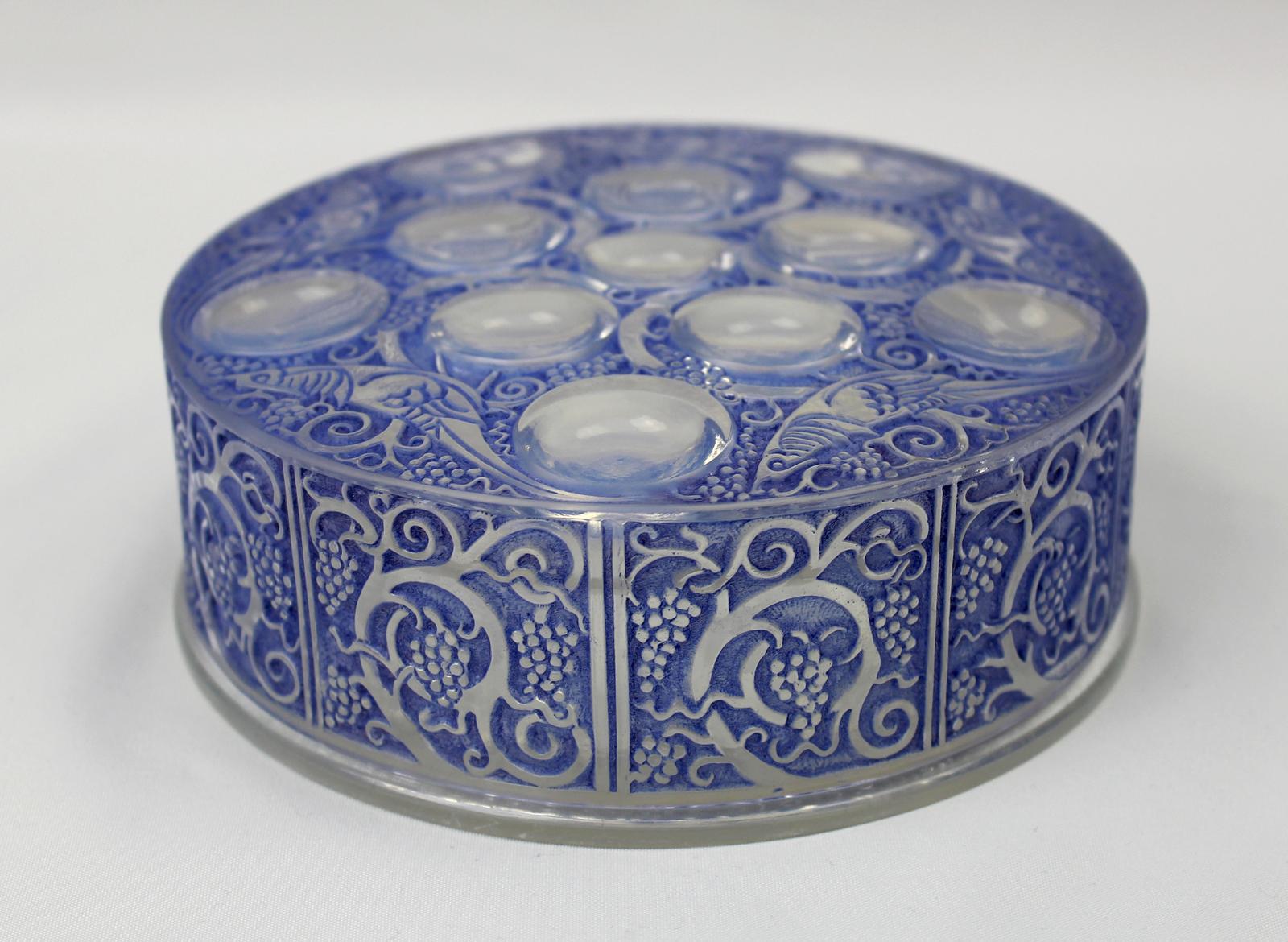 René Lalique Roger Powder Box (1 of 6)