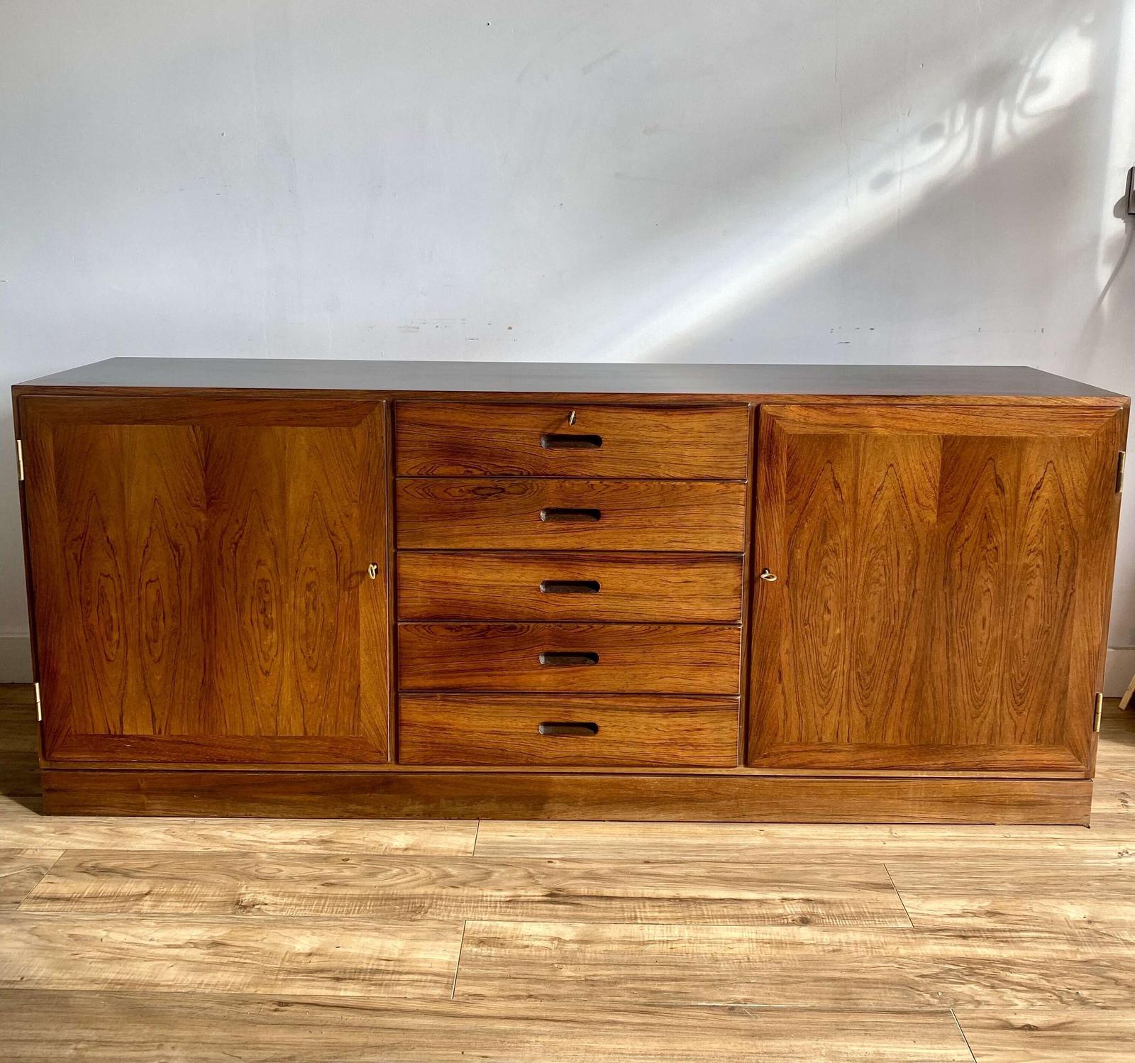 Kai Winding Rosewood & Teak Sideboard by Hundevad Mobelfabrik, Danish (1 of 20) Kai Winding Rosewood & Teak Sideboard by Hundevad Mobelfabrik, Danish (1 of 20)