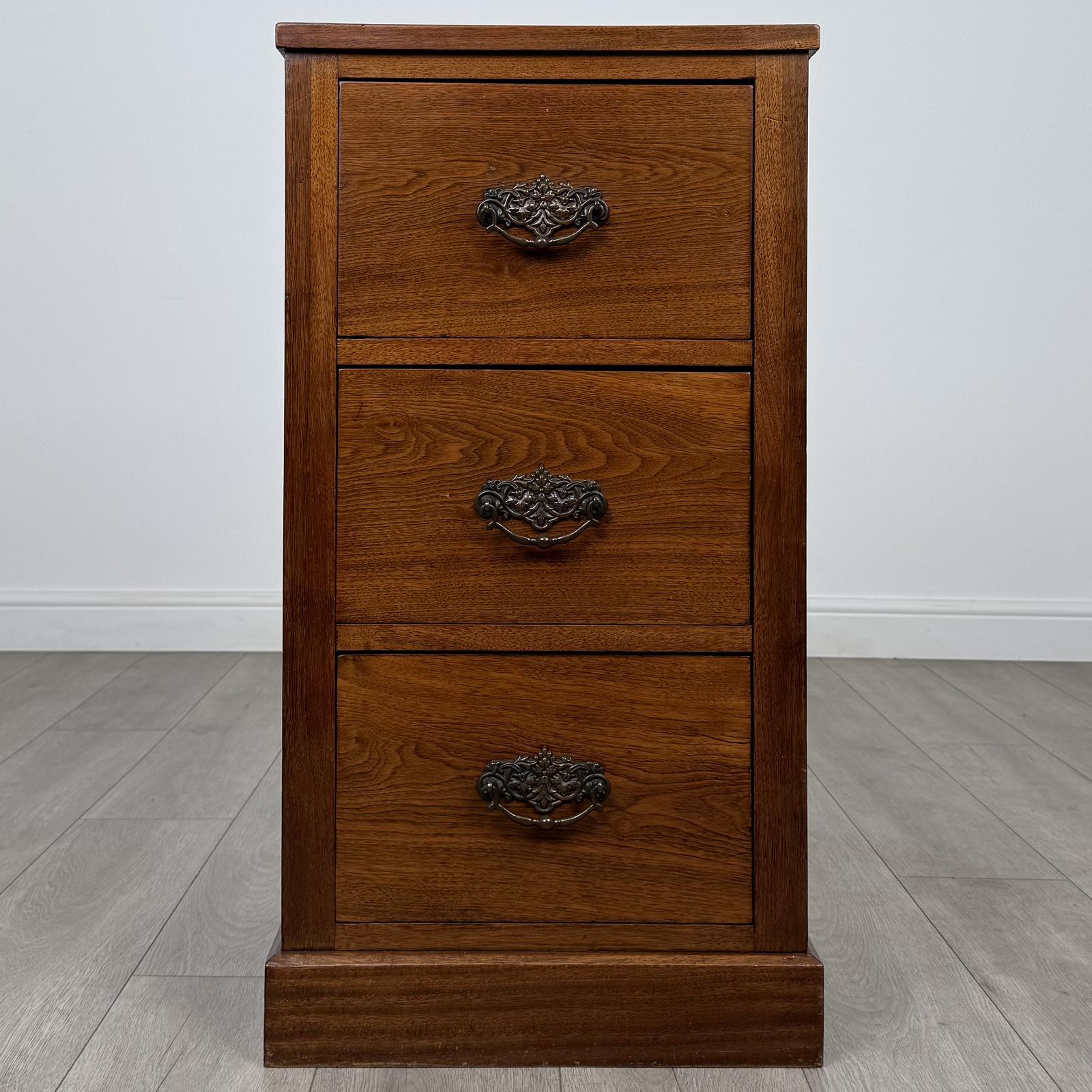 Antique 20th Century Small Oak Chest of Drawers (1 of 11) Antique 20th Century Small Oak Chest of Drawers (1 of 11)