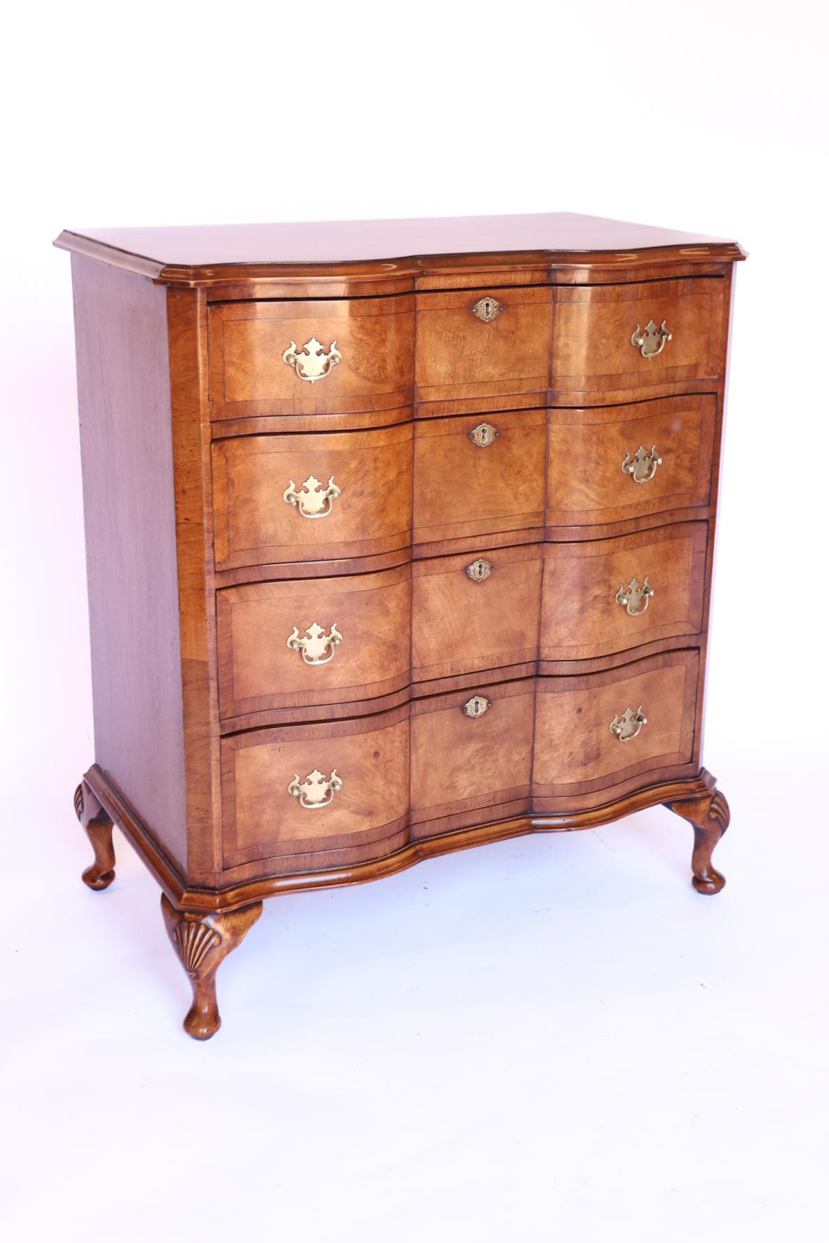 Georgian Revival Walnut 4 Drawer Chest 1920s (1 of 7) Georgian Revival Walnut 4 Drawer Chest 1920s (1 of 7)