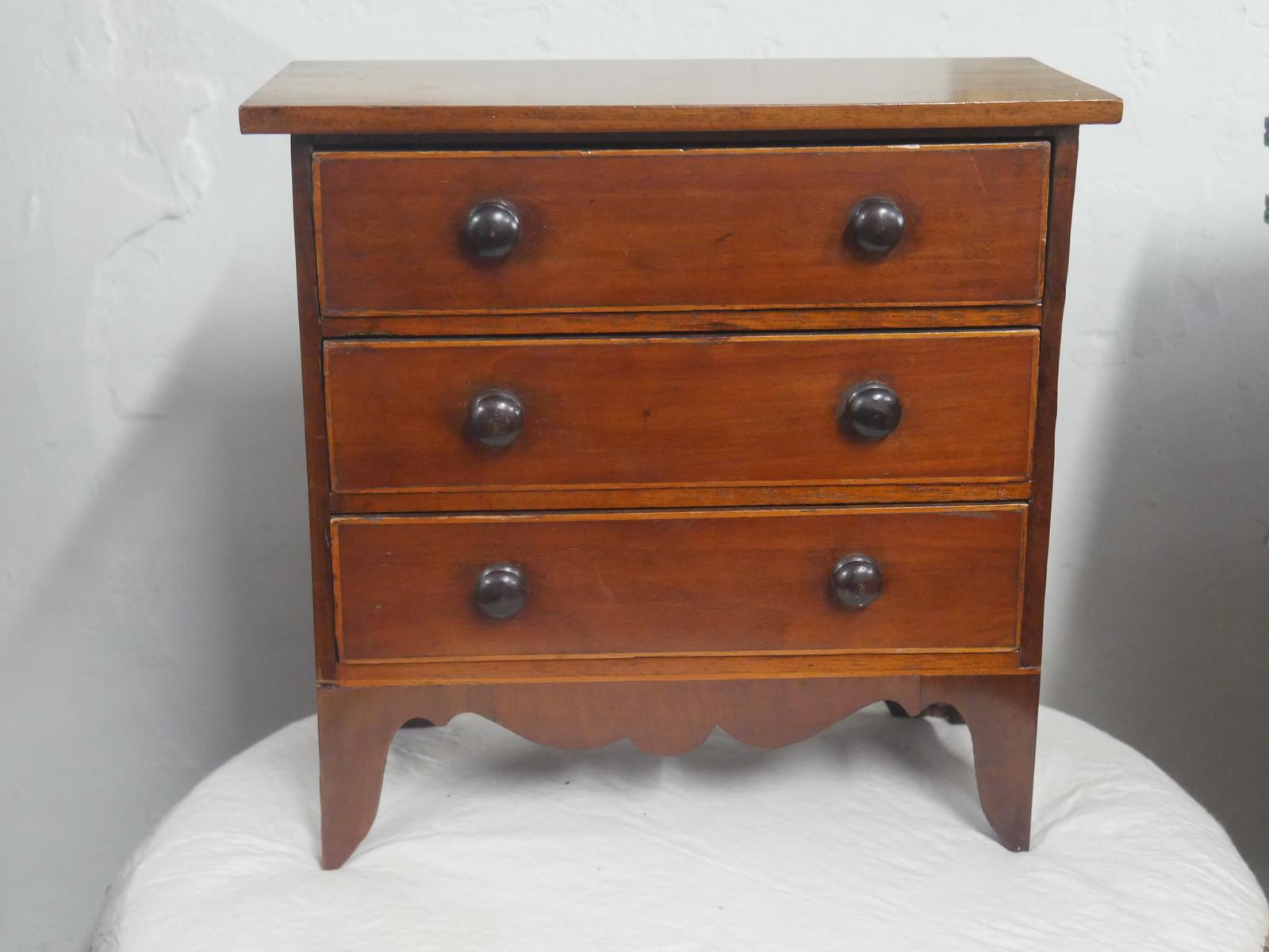 Scottish Apprentice Chest of Drawers (1 of 6) Scottish Apprentice Chest of Drawers (1 of 6)