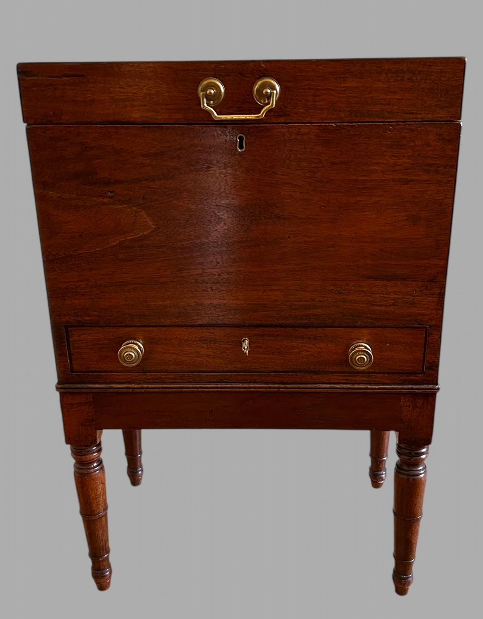 Attractive Georgian Mahogany Wine / Cellarette Cooler (1 of 5)
