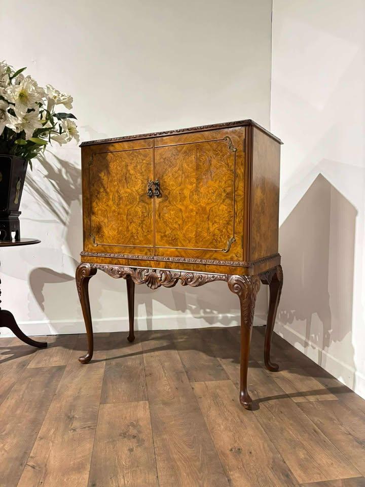 Vintage Walnut Veneered Cocktail Cabinet (1 of 15)