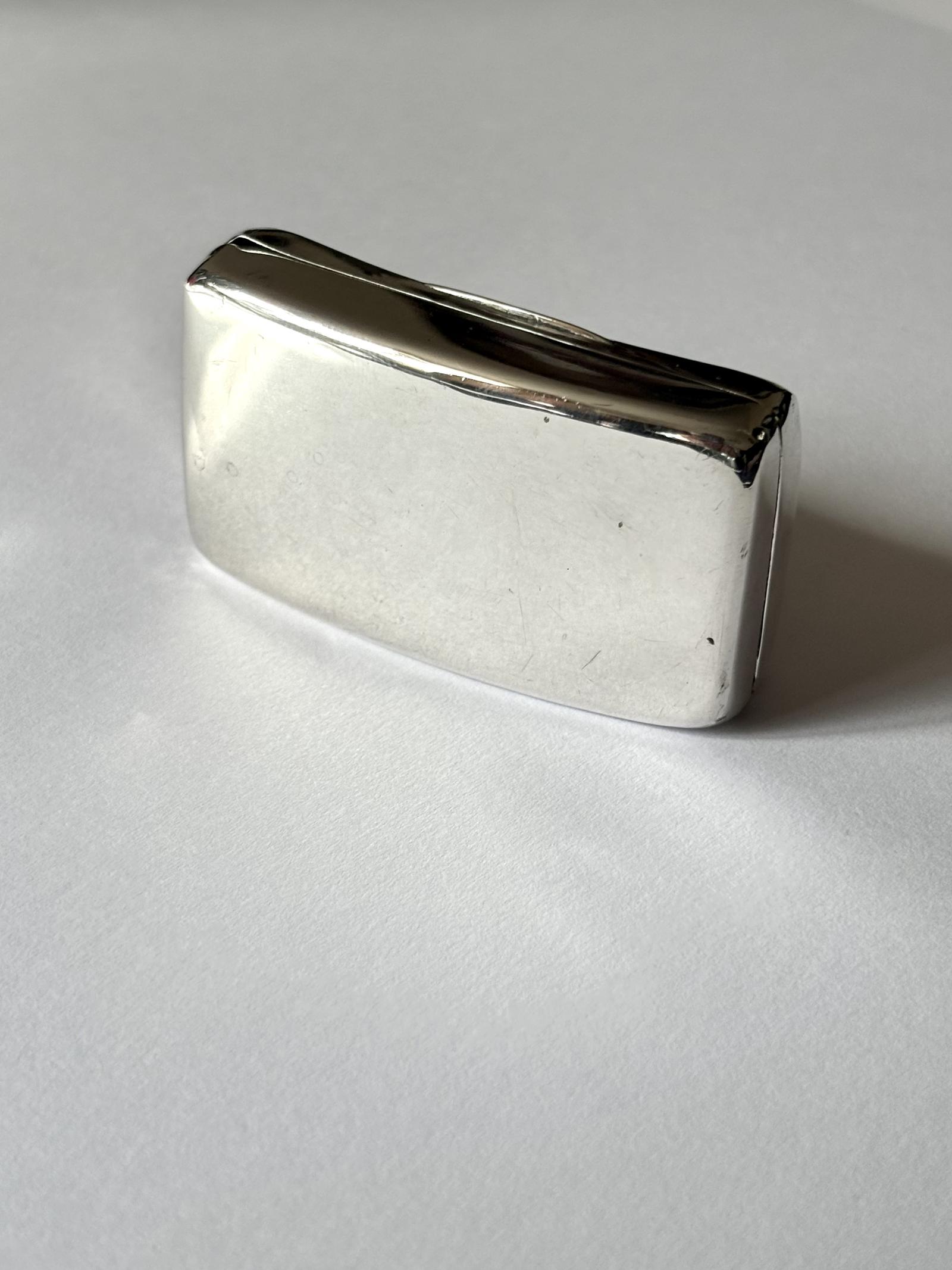 George III Curved Silver Snuff Box London 1805 (1 of 8) George III Curved Silver Snuff Box London 1805 (1 of 8)