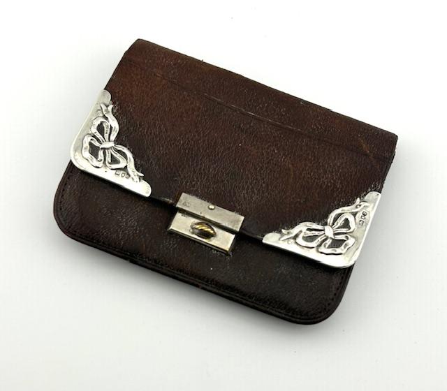 William Comyns Art Nouveau Silver Mounted Leather Purse (1 of 5) William Comyns Art Nouveau Silver Mounted Leather Purse (1 of 5)