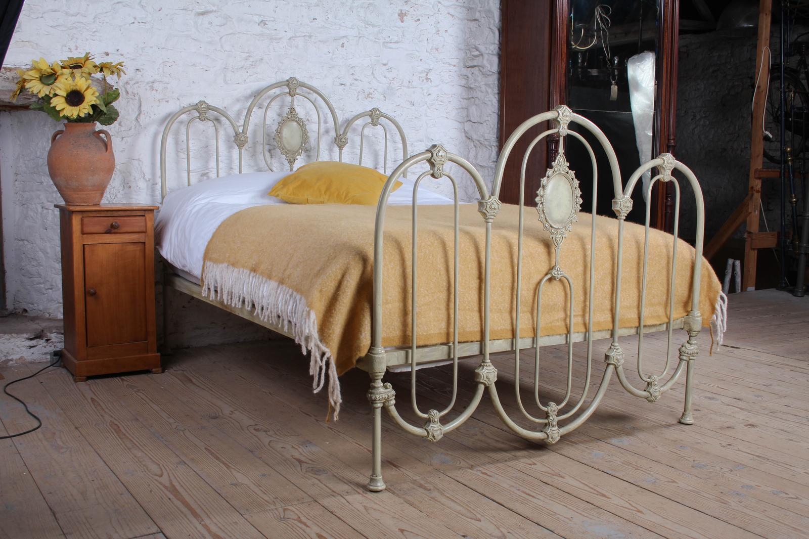 Tasteful Victorian Three Hoop Double Bed (1 of 11) Tasteful Victorian Three Hoop Double Bed (1 of 11)