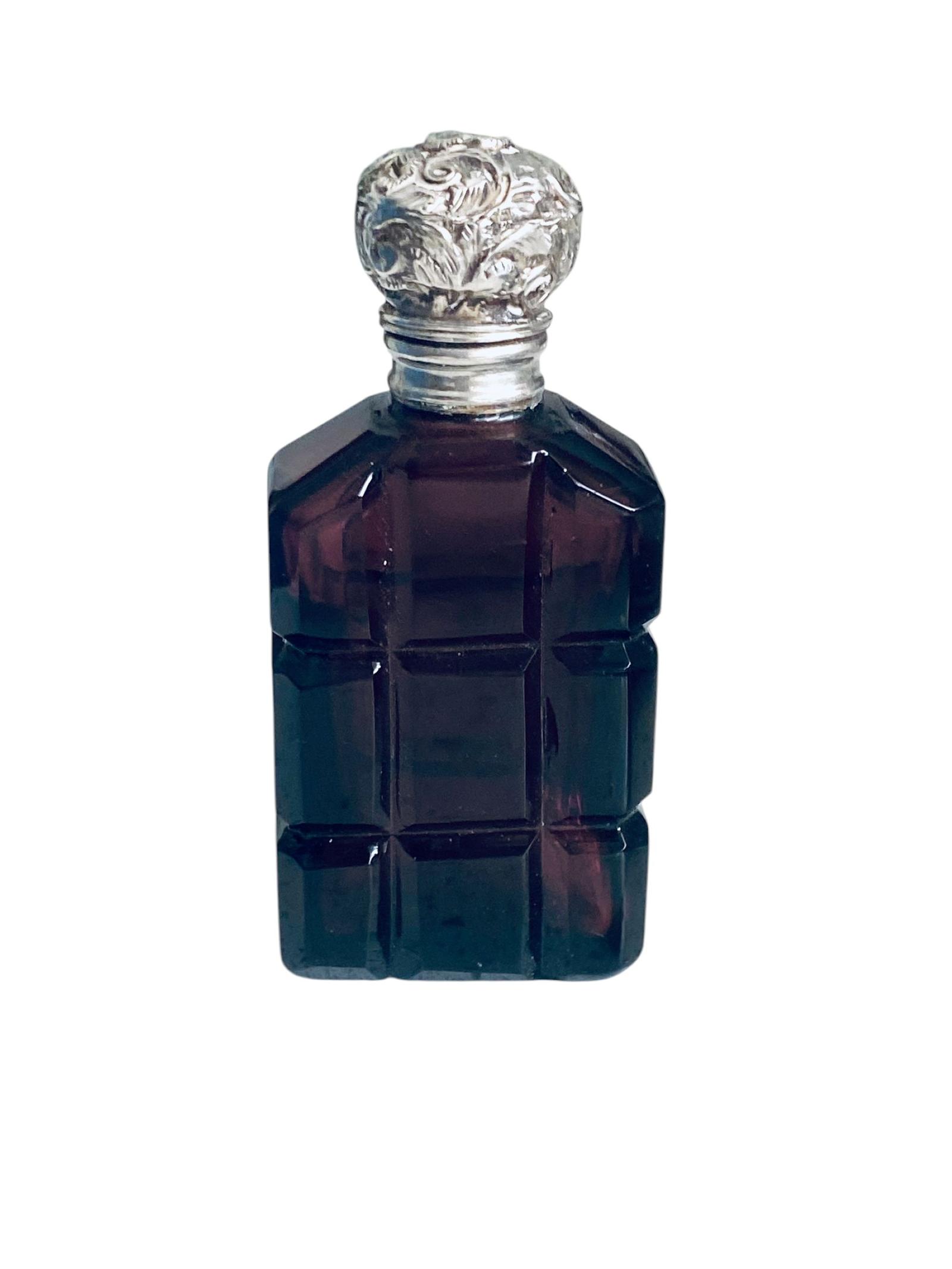 Antique Amethyst Glass Perfume Scent Bottle Sterling Silver Lid (1 of 10) Antique Amethyst Glass Perfume Scent Bottle Sterling Silver Lid (1 of 10)