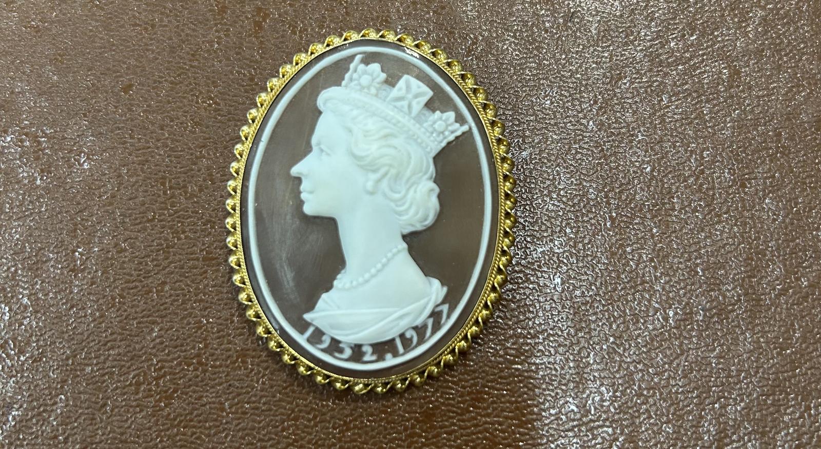 9ct Gold Commemorative (1 of 2)