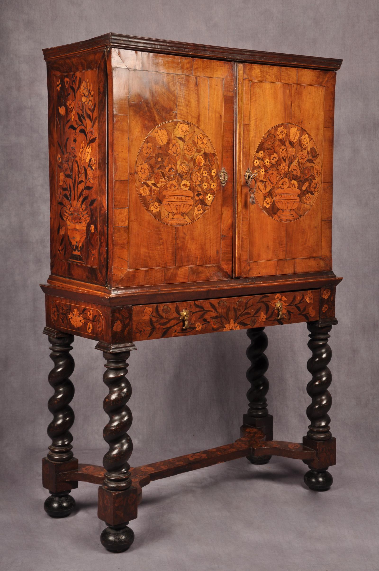 Fine 17th Century Marquetry Cabinet (1 of 29)