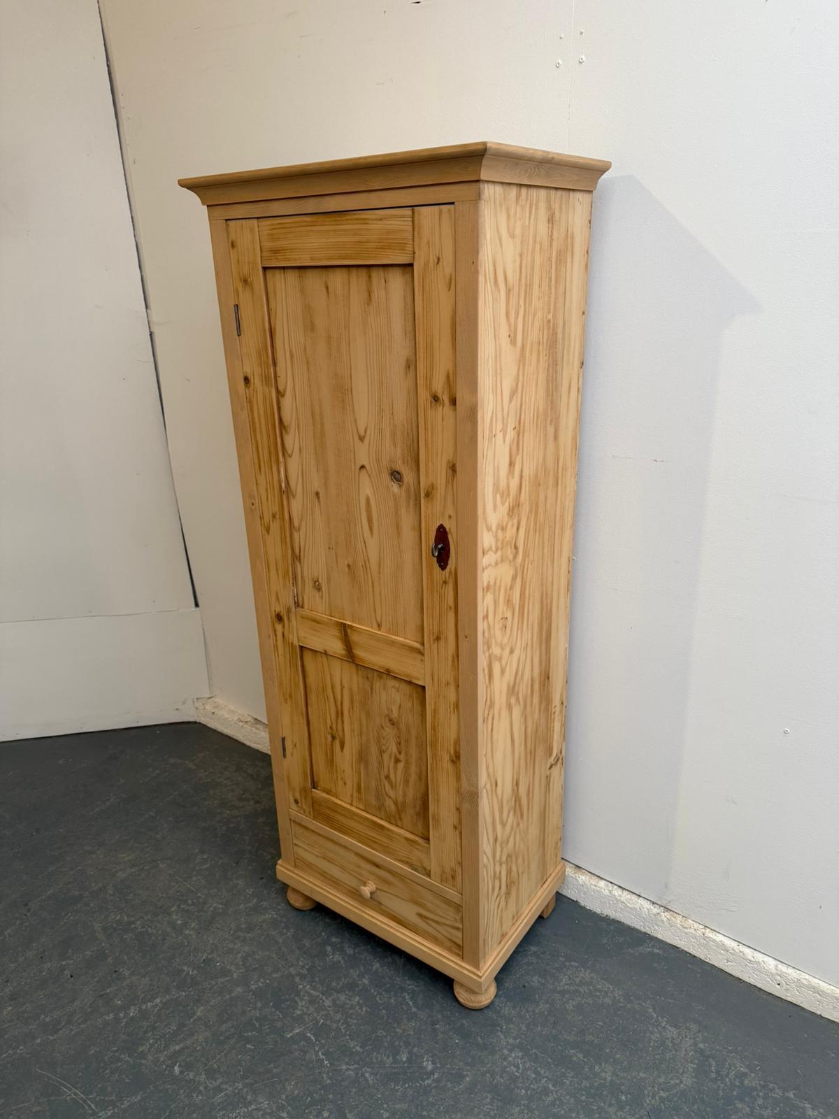 A Super Antique /old Pine 1 Door 1 Drawer Plain Bathroom Cupboard to Wax/paint (1 of 9) A Super Antique /old Pine 1 Door 1 Drawer Plain Bathroom Cupboard to Wax/paint (1 of 9)