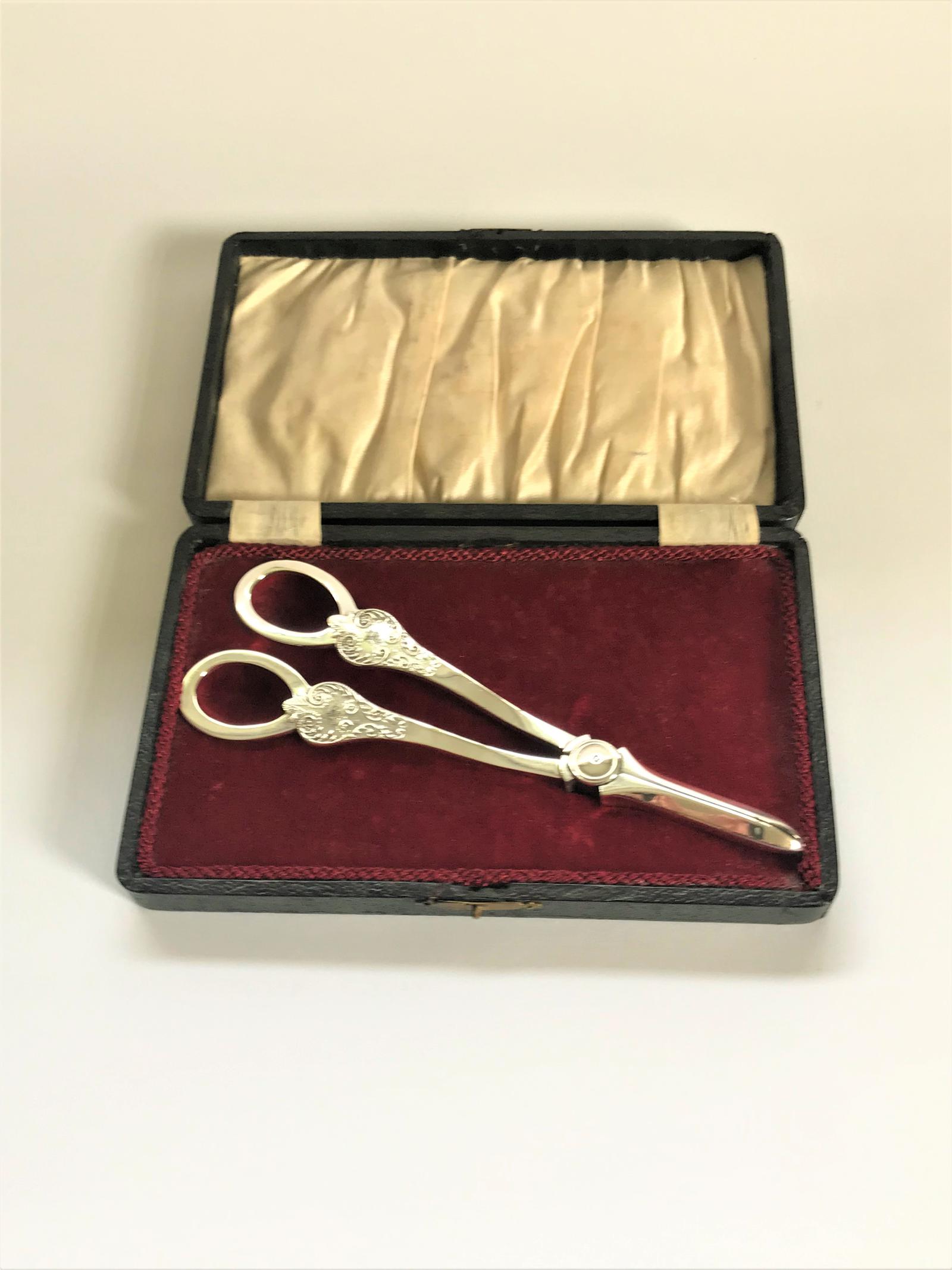 Boxed Pair of Mappin & Webb Silver Grape Shears (1 of 7) Boxed Pair of Mappin & Webb Silver Grape Shears (1 of 7)
