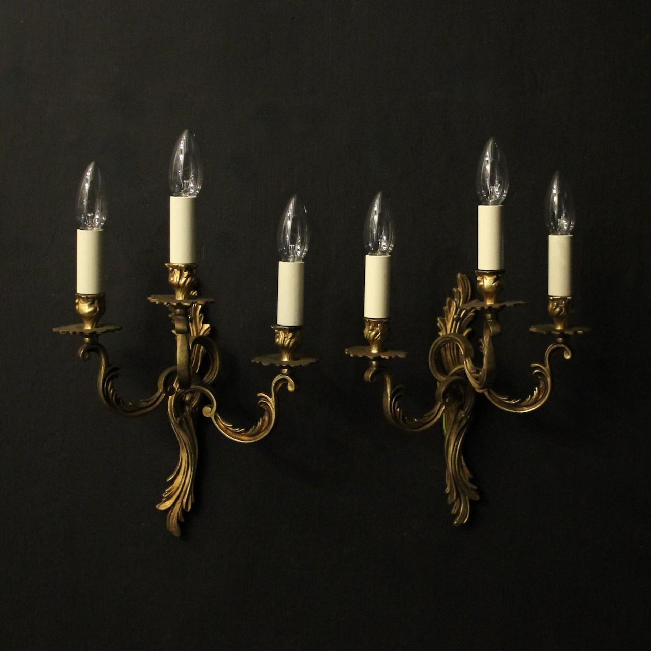 French Pair of Gilded Antique Wall Lights (1 of 10)