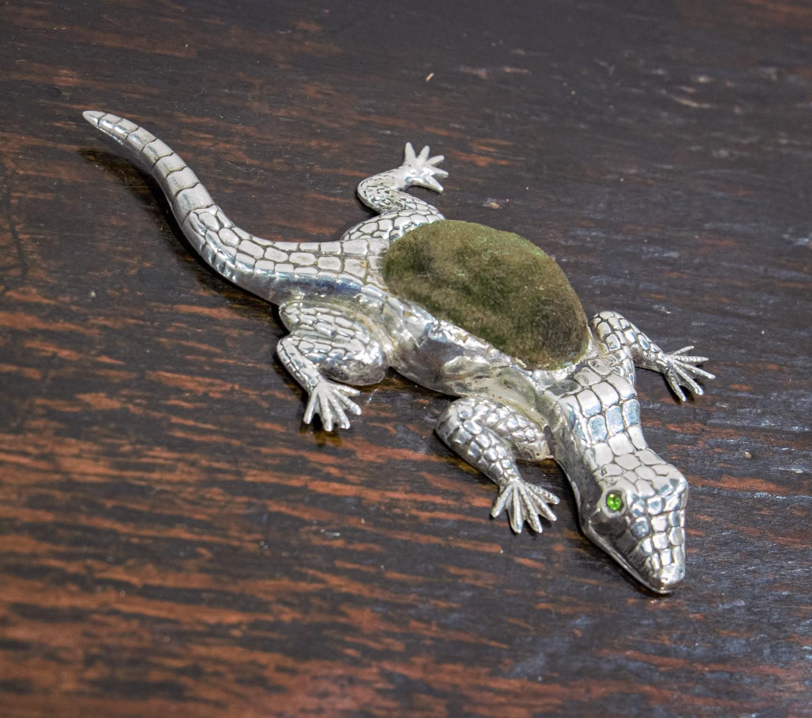 Silver Alligator Pin Cushion (1 of 7) Silver Alligator Pin Cushion (1 of 7)