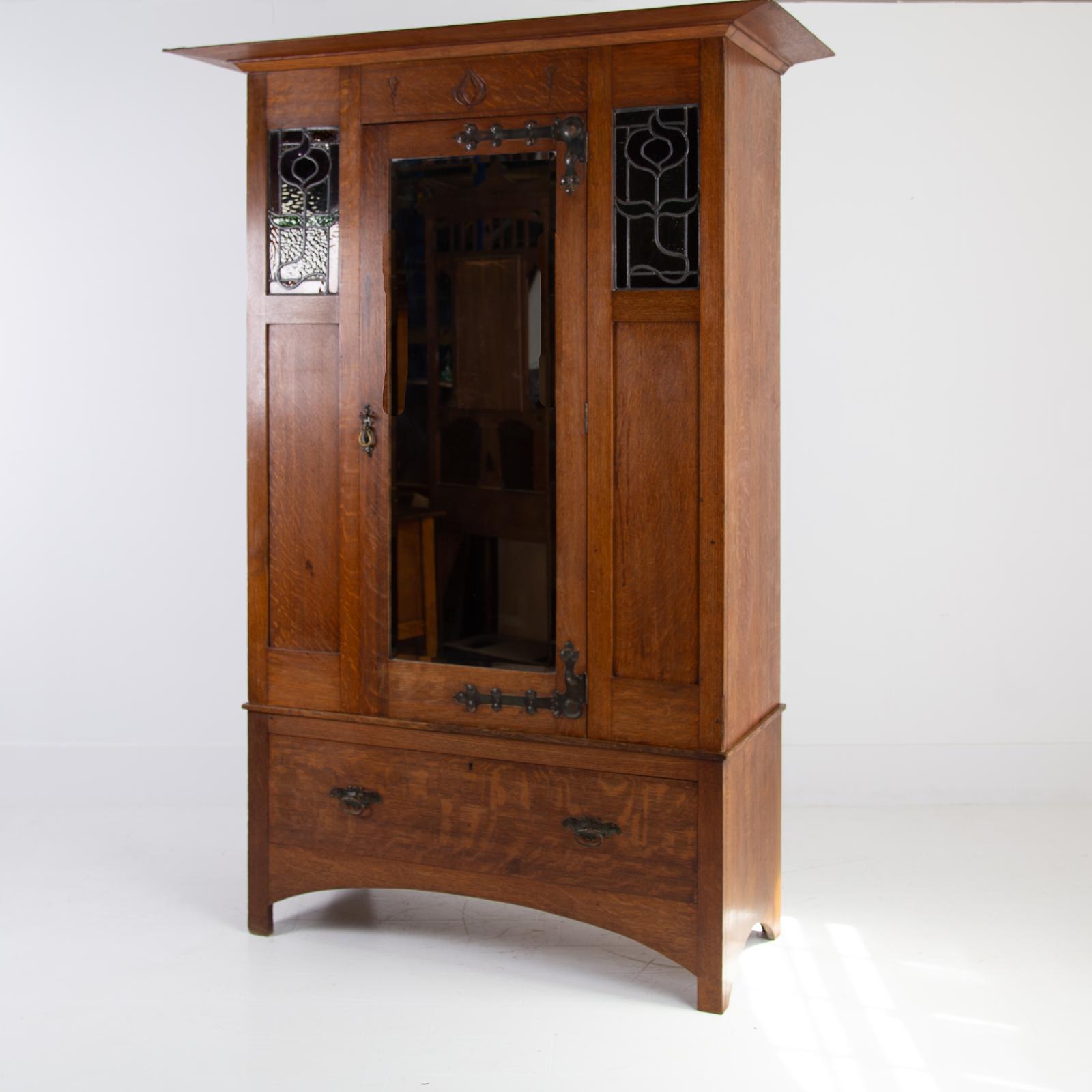 Attractive Golden Oak Arts and Crafts Wardrobe 1910 (1 of 18) Attractive Golden Oak Arts and Crafts Wardrobe 1910 (1 of 18)