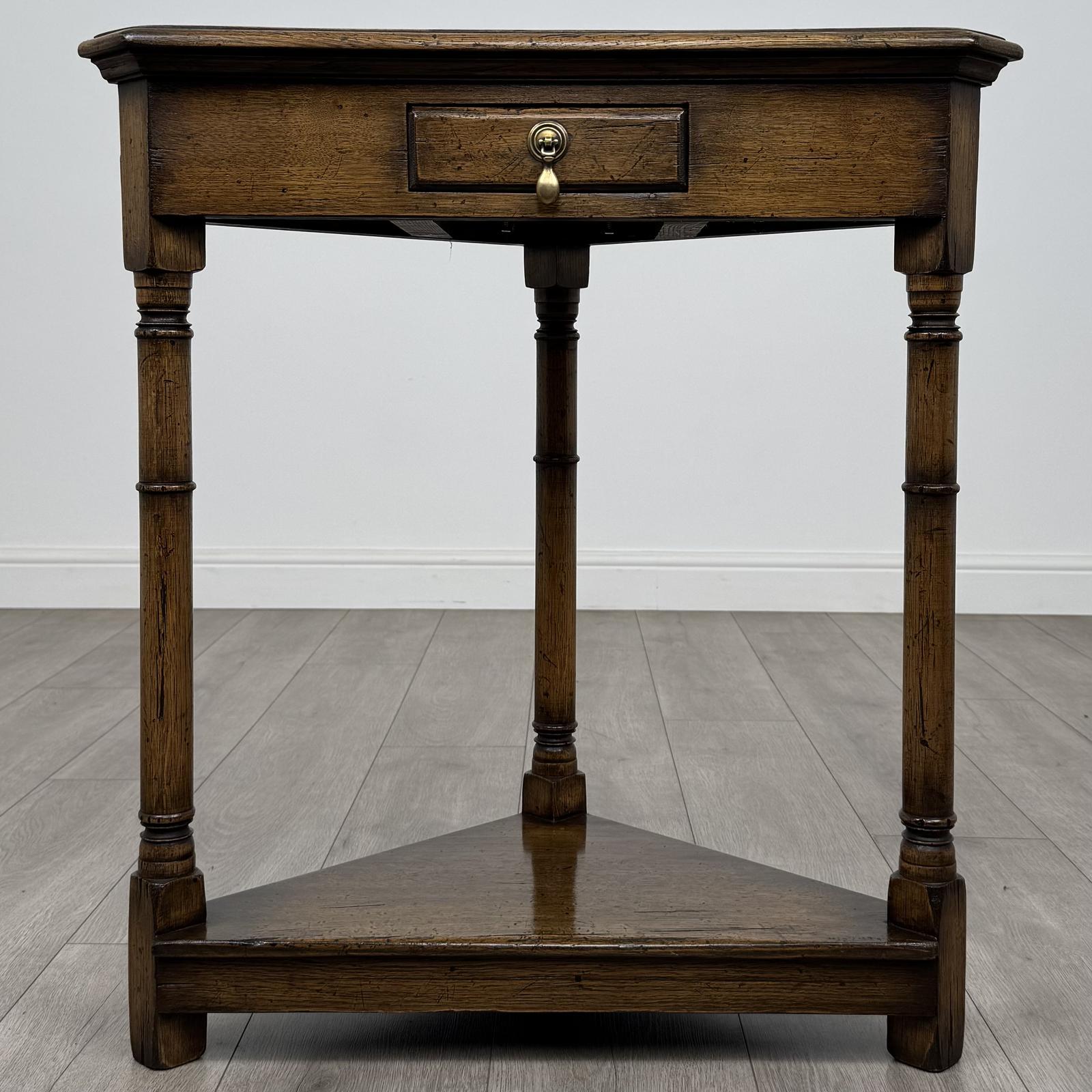 Antique 20th Century Small Oak Corner Table of Good Quality (1 of 6)