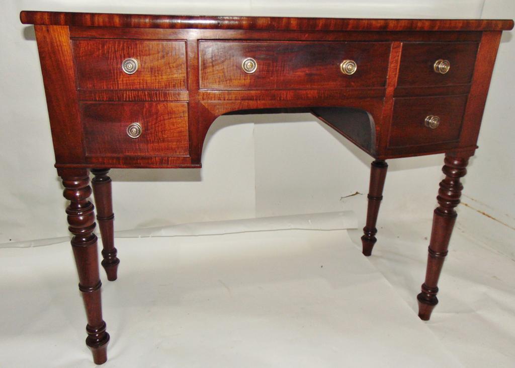 Georgian Mahogany Bow Dressing Table (1 of 7) Georgian Mahogany Bow Dressing Table (1 of 7)