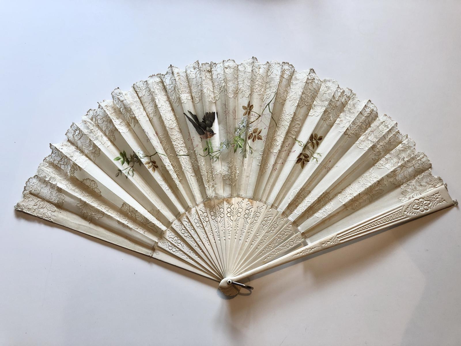 Large Late Victorian Edwardian Bone Fan With Chiffon and Lace - Some Splitting (1 of 8)