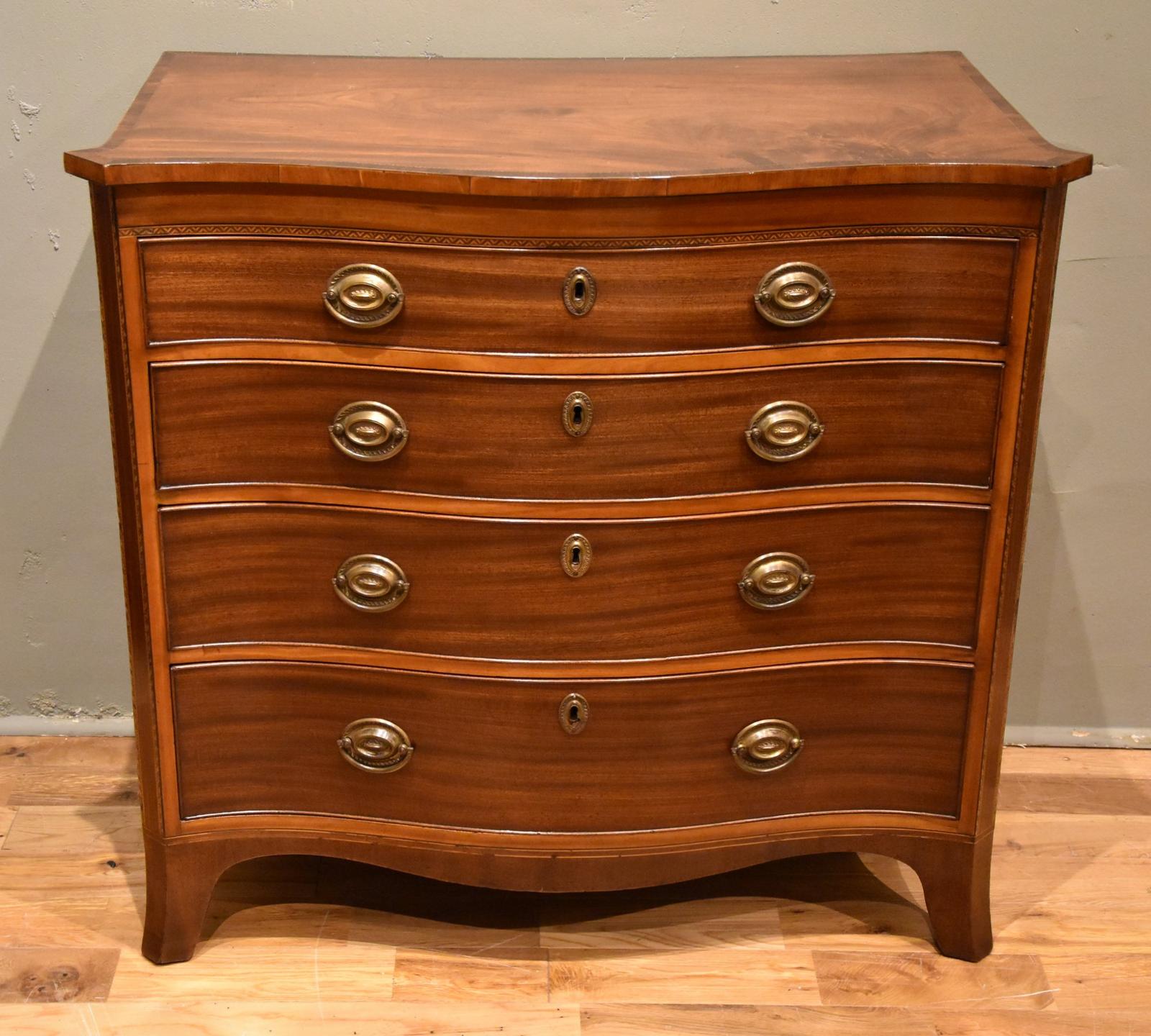 Regency Mahogany Serpentine Chest of Drawers (1 of 10)