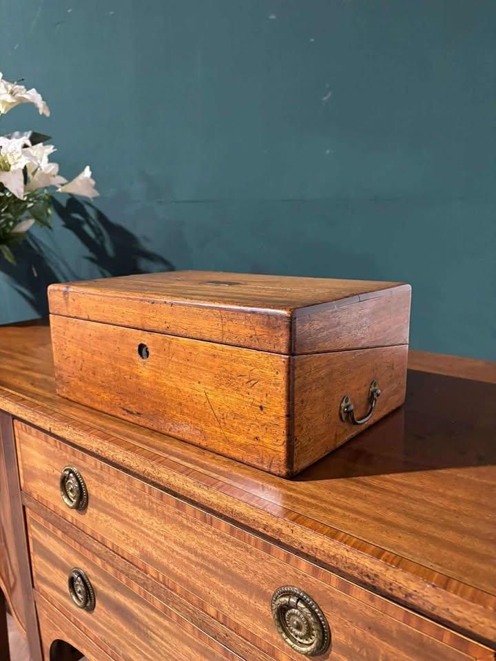 Victorian Mahogany Writing Slope with Red Leather Insert (1 of 18)