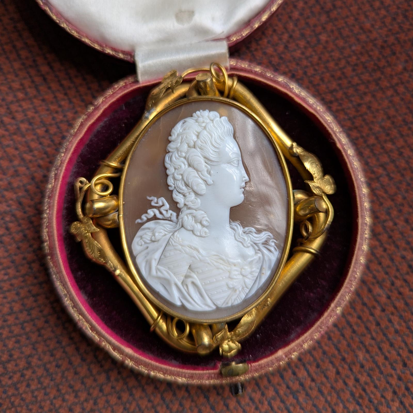Antique Pinchbeck Cameo Brooch c.1880 (1 of 7)